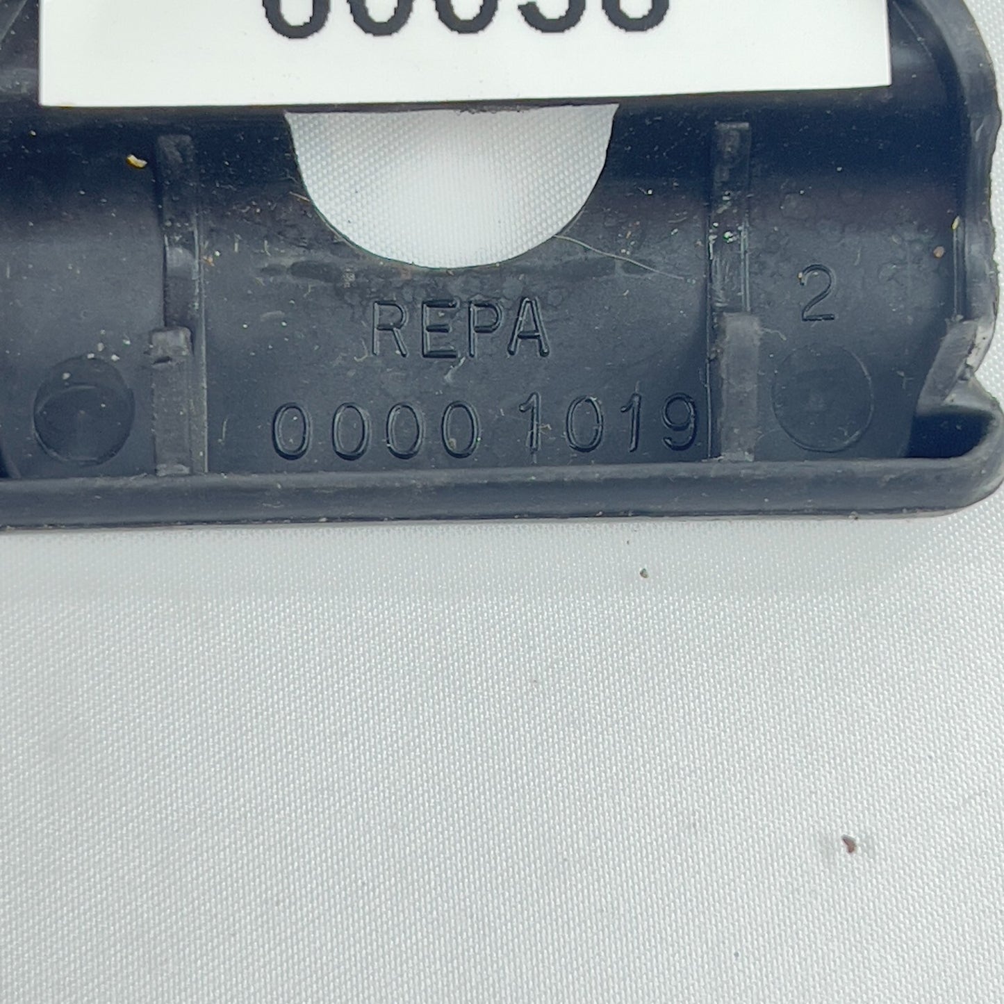 MercedesBenz A1238680030 Abdeckung Gurt Umlenkbügel am Mittelstück oben REPA – Bild 5