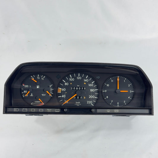 Überholtes Mercedes W201 Kombiinstrument A2015421206 mit 220-km/h-Tacho und Economy-Anzeige