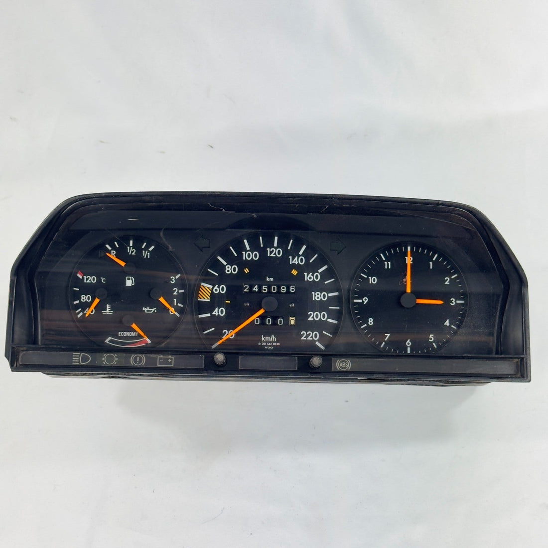 Aufbereitetes Mercedes W201 Kombiinstrument 2.0E mit 220 km/h Skala, ECO-Anzeige und Uhr, Teilenummer A2015421606