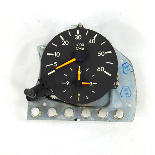 Aufbereiteter Mercedes W124 Drehzahlmesser Diesel A1245420516 mit integrierter Analog-Uhr