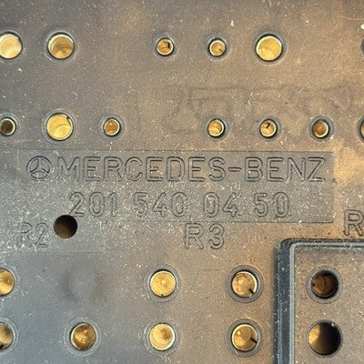 Mercedes W201 Sicherungskasten A2015400450 ohne Deckel – Bild 3