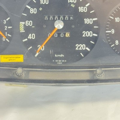 Mercedes W123 Tacho Kombiinstrument 1235423601 220 – Bild 3