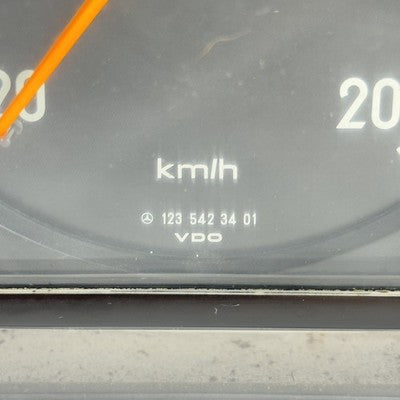 Mercedes W123 C123 Kombiinstrument Tacho 1235423401 – Bild 2