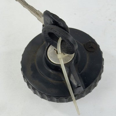Mercedes Tankdeckel abschließbar mit Schlüssel W123 – Bild 1