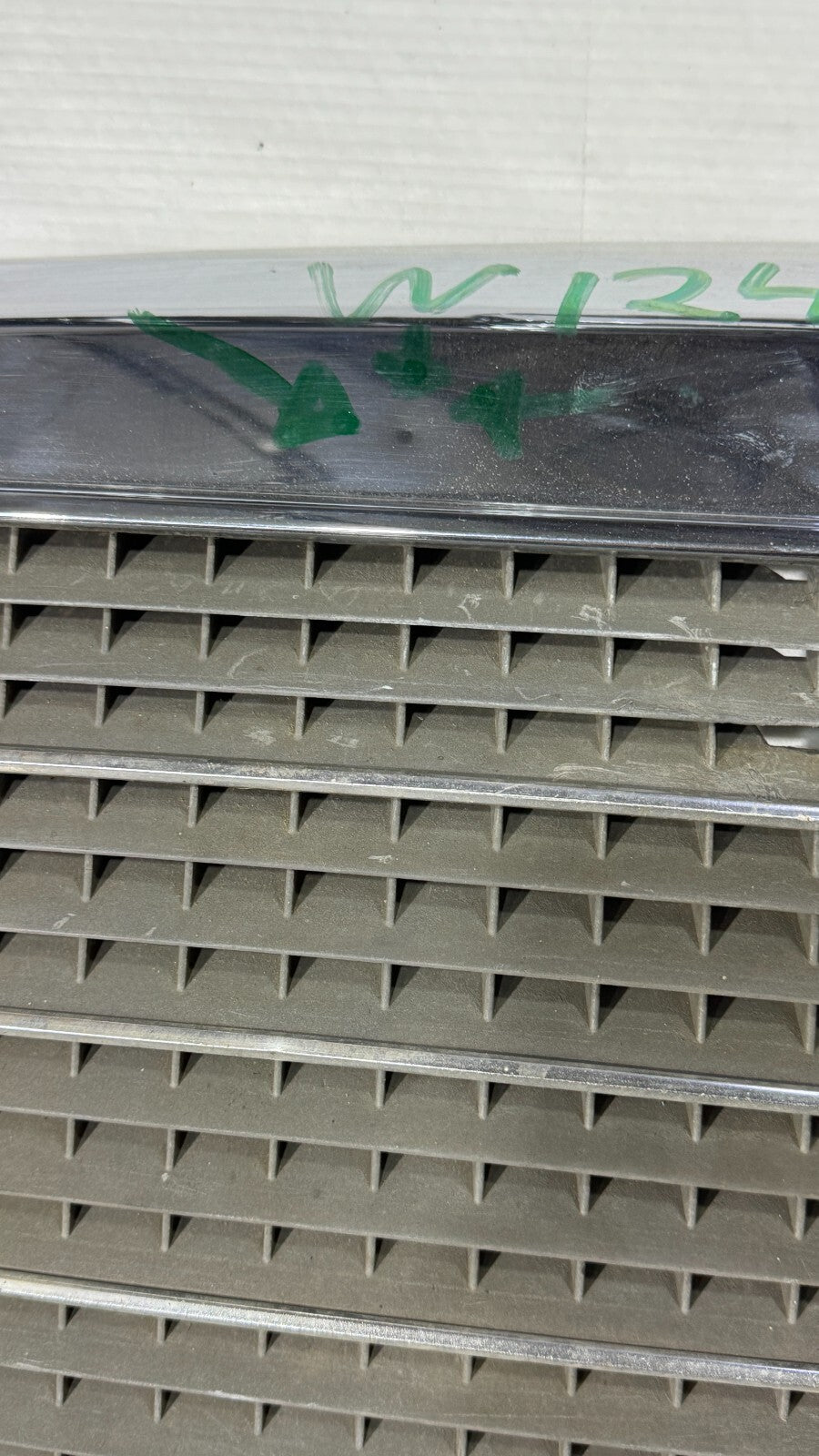 Mercedes Kühlergrill W124 Frontgrill Grill Kühler Original A1248800783 – Bild 3