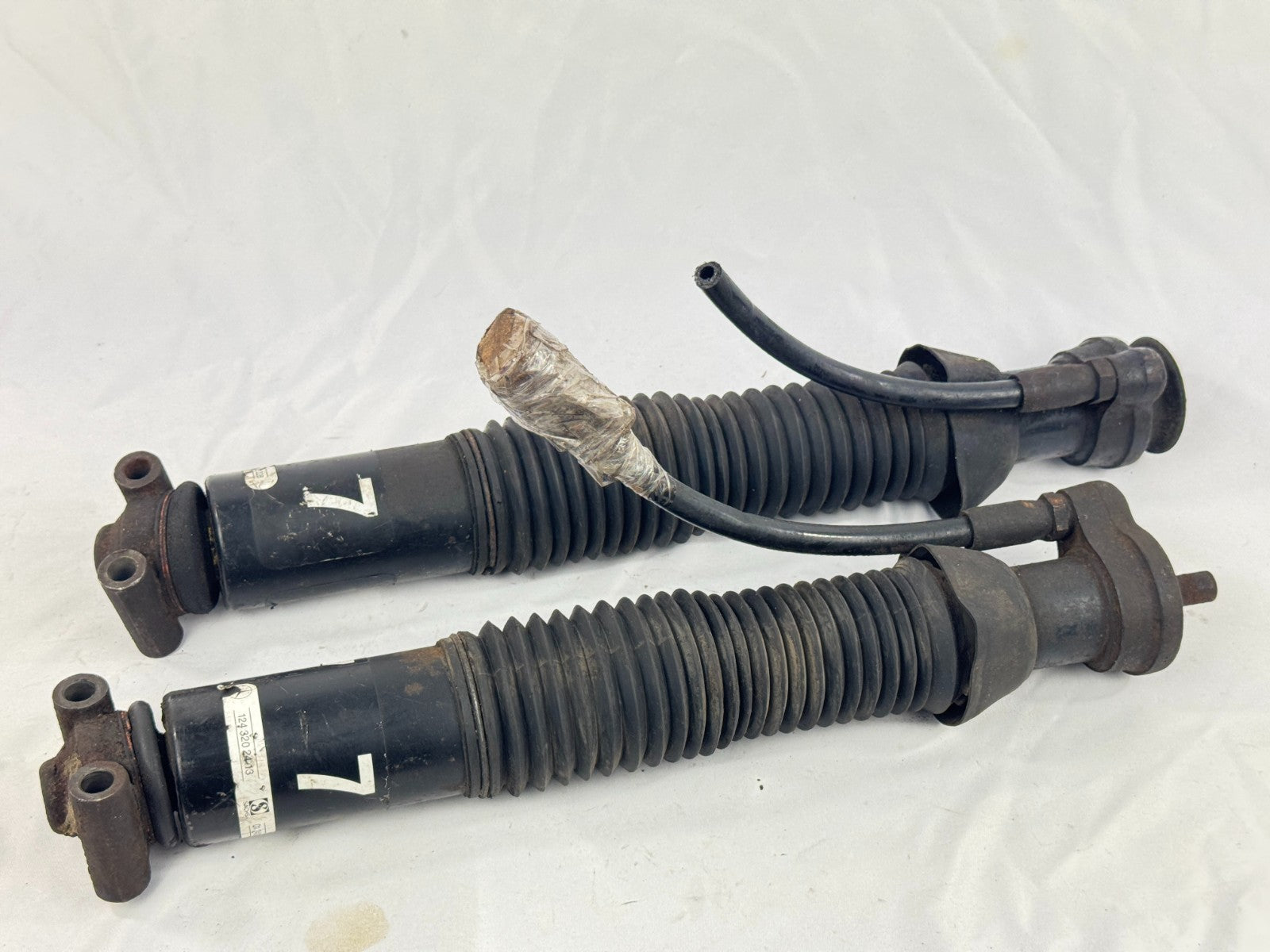 Mercedes W124 Dämpfer Stoßdämpfer Niveaudämpfer – Bild 1