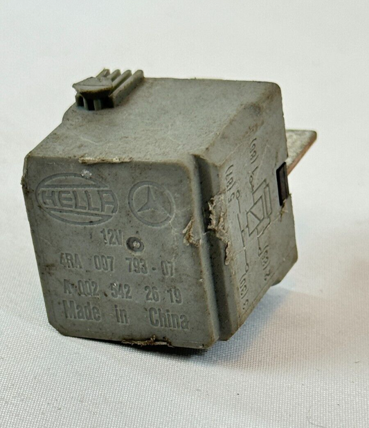 Mercedes Benz Hella Relais Arbeitsrelais Auto A0025422619 4R4007793070
