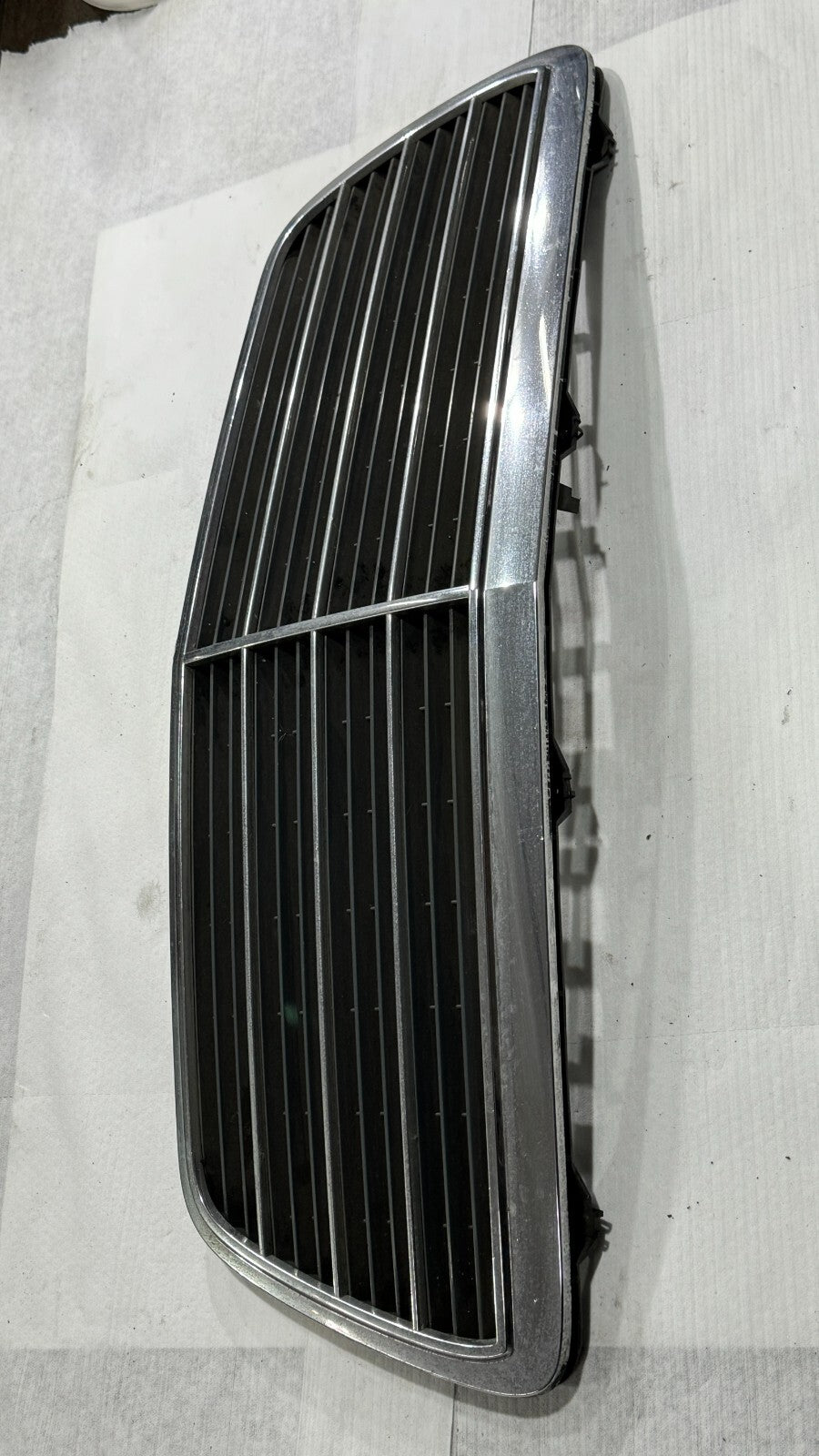 Mercedes E Klasse W210 Kühlergrill Frontgrill Original Avantgarde 2108800483 – Bild 4