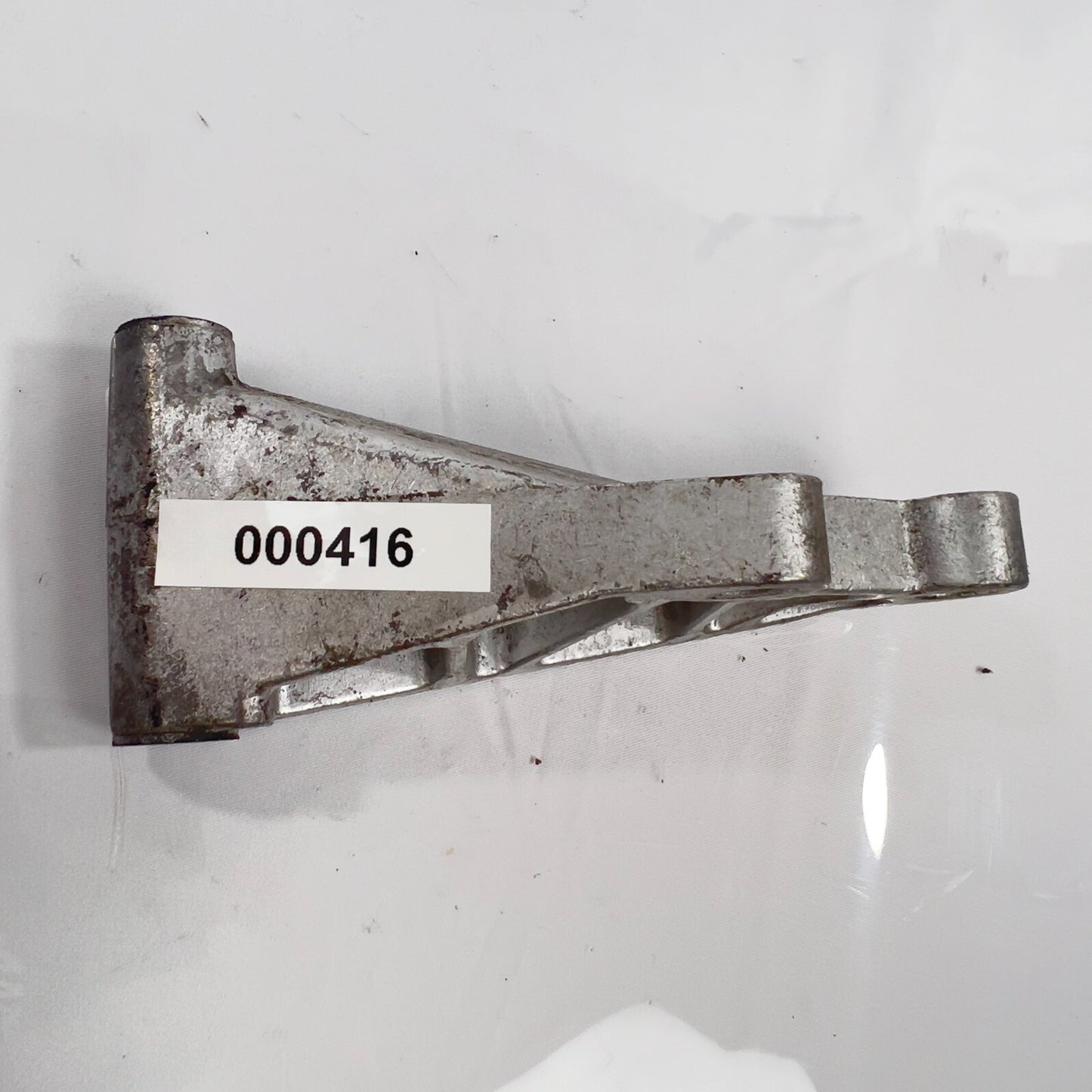 Mercedes Benz Halterung Halter Träger für W123 W110 A1104662941 – Bild 10