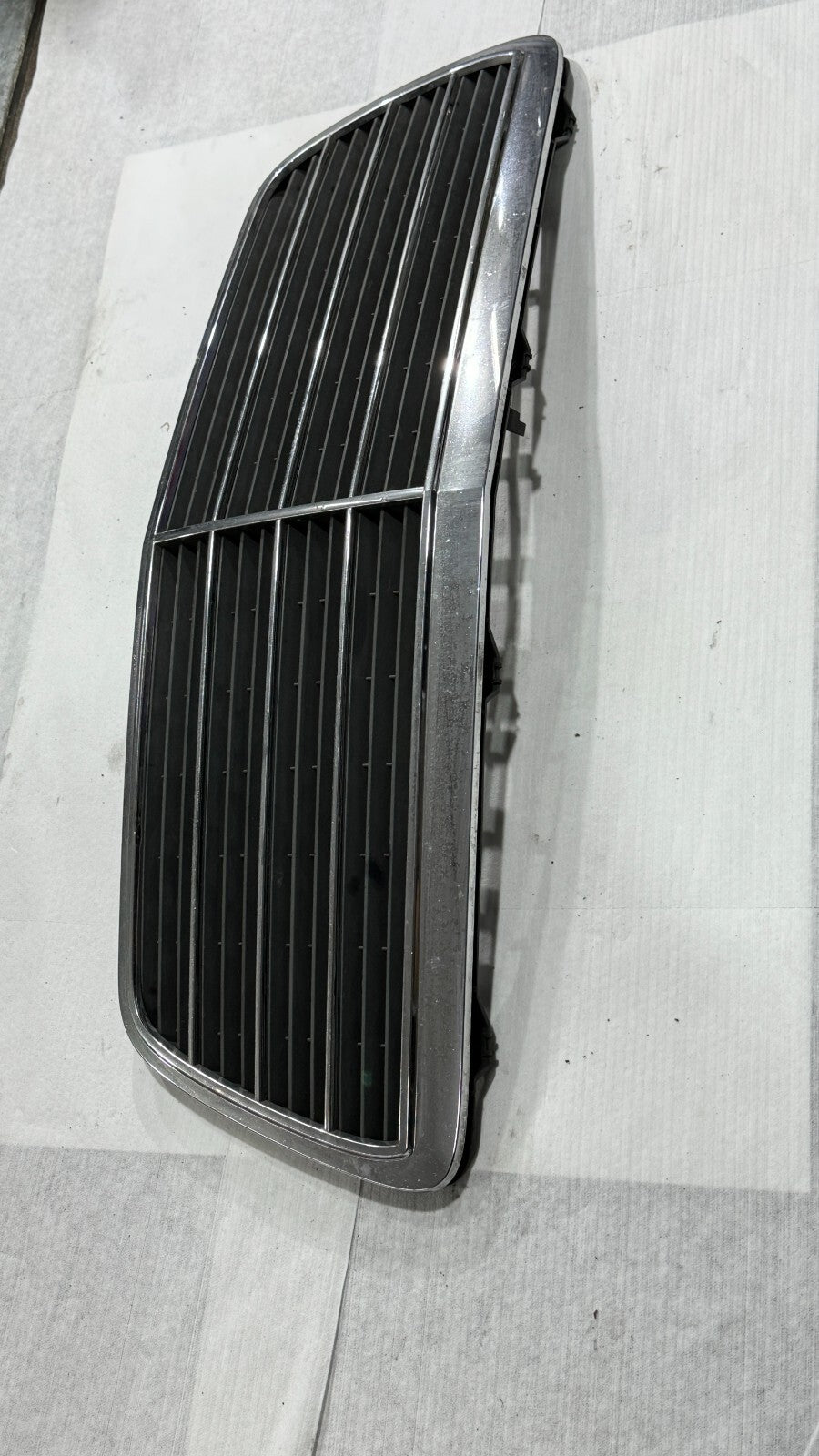 Mercedes E Klasse W210 Kühlergrill Frontgrill Original Avantgarde 2108800483 – Bild 3