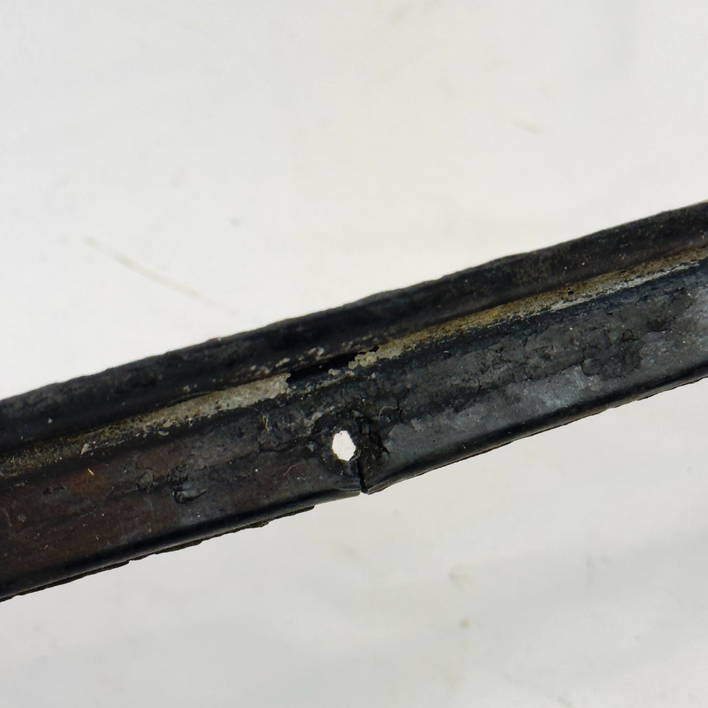 Gummi Leiste Kühler Links Mercedes Benz W116 A1075040112 – Bild 5