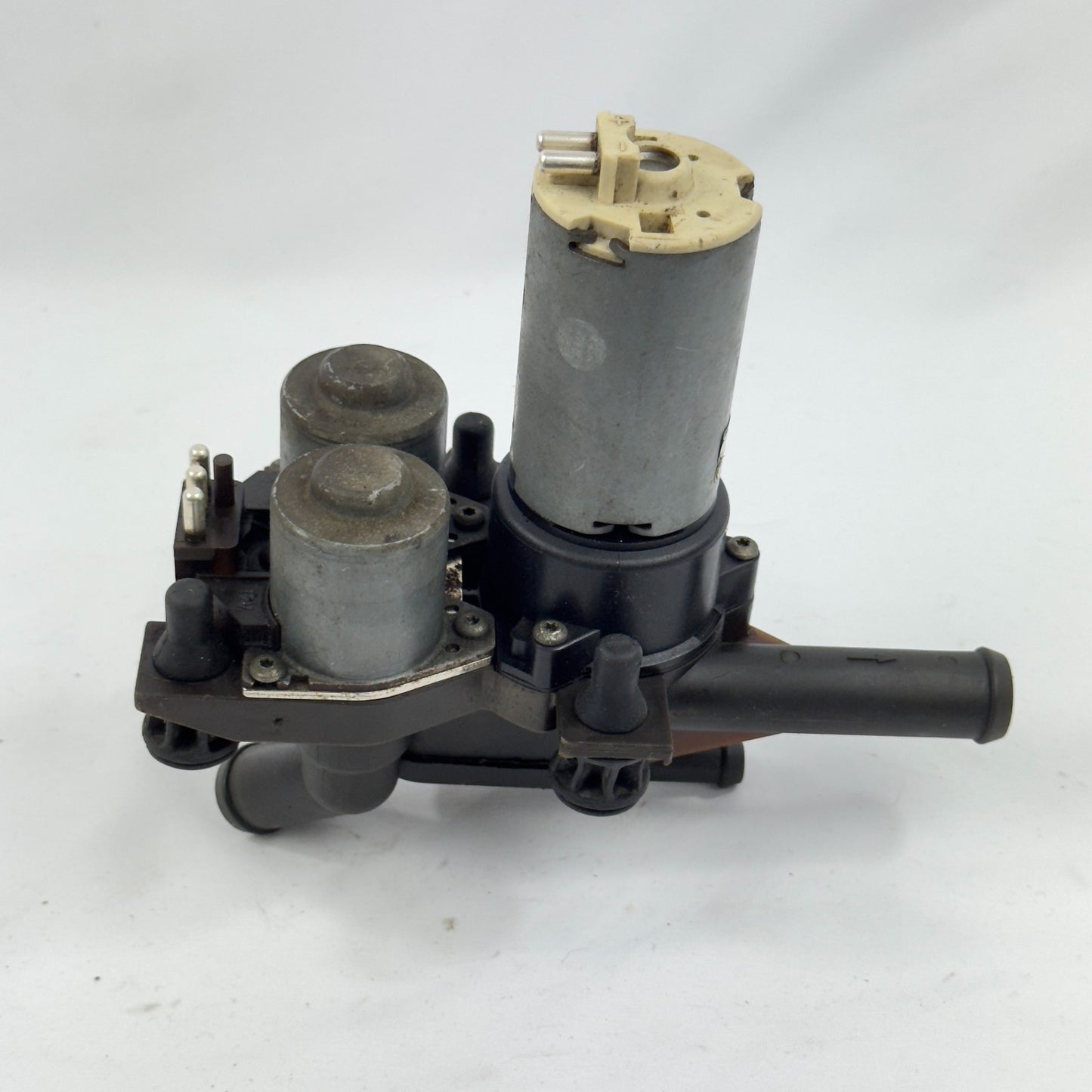 Mercedes W124 Duoventil Heizungsventil Umwälzpumpe Bosch A0018303784 03920200283