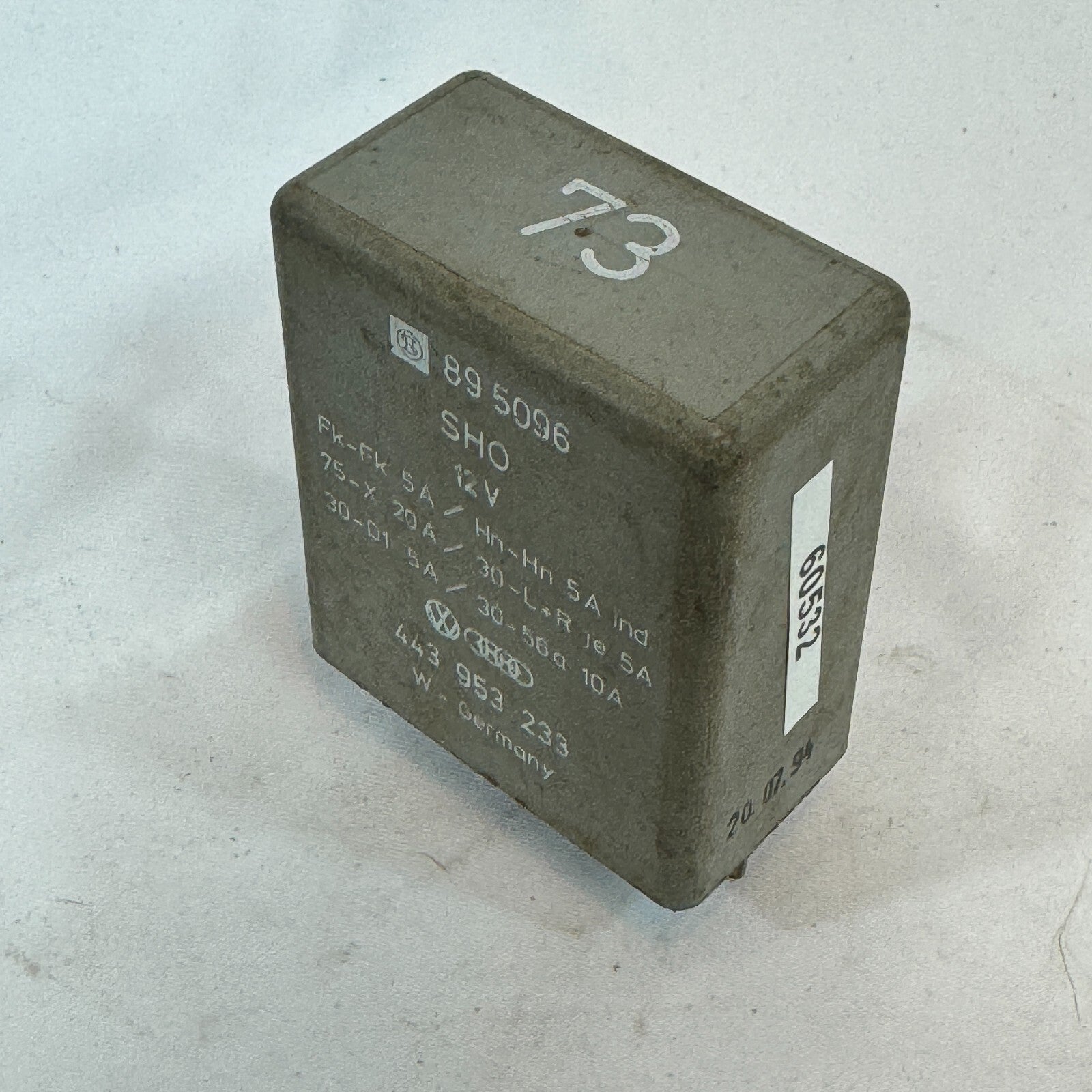 VW Relais 73 Arbeitsrelais 443953233 Alarm Audi Seat Volkswagen – Bild 2