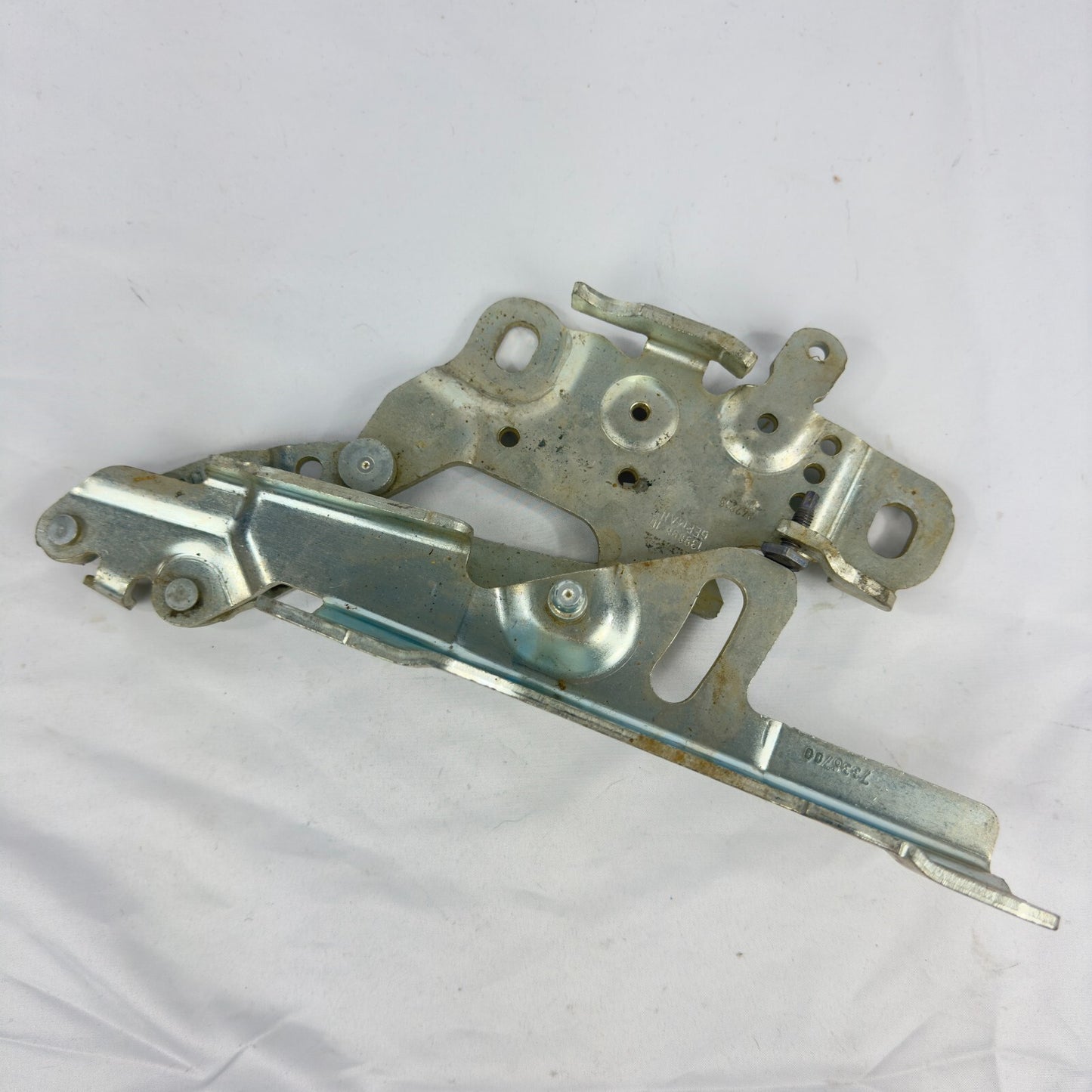 BMW Motorhaubenschanier Schanier  Vorne Rechts 13989610 für F30 F80 – Bild 1