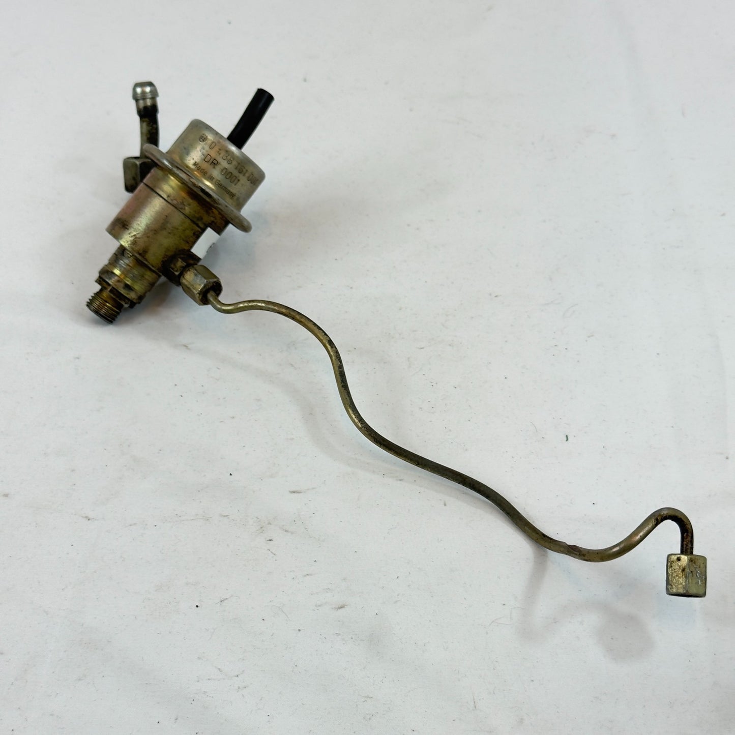 Mercedes W126 R129 W124 W201 Druckregler Kraftstoffdruckregler 0438161001 BOSCH1