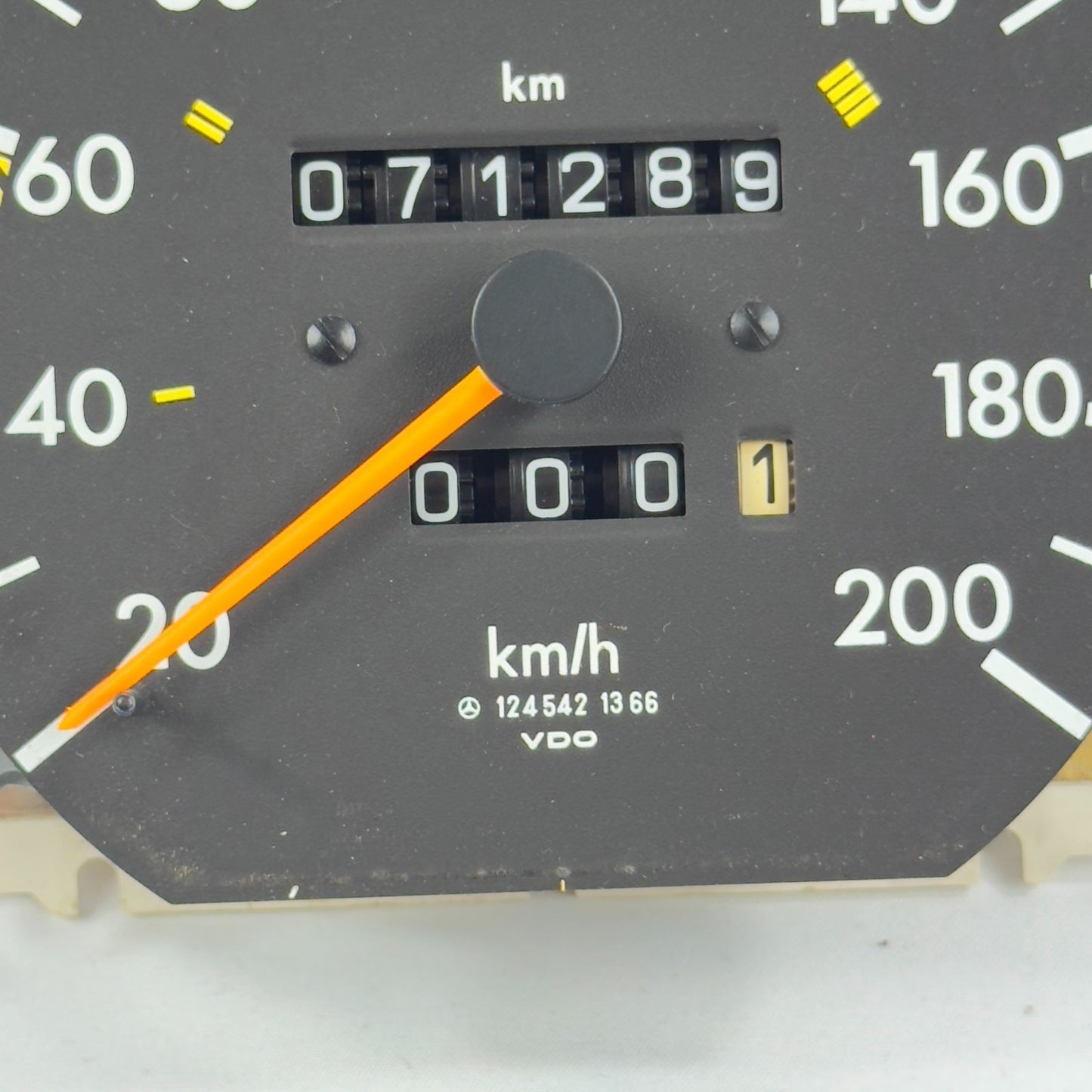Mercedes W124 C124 S124 Tacho Tachometer 5 Gang 200 kmh VDO 1245421366 – Bild 4