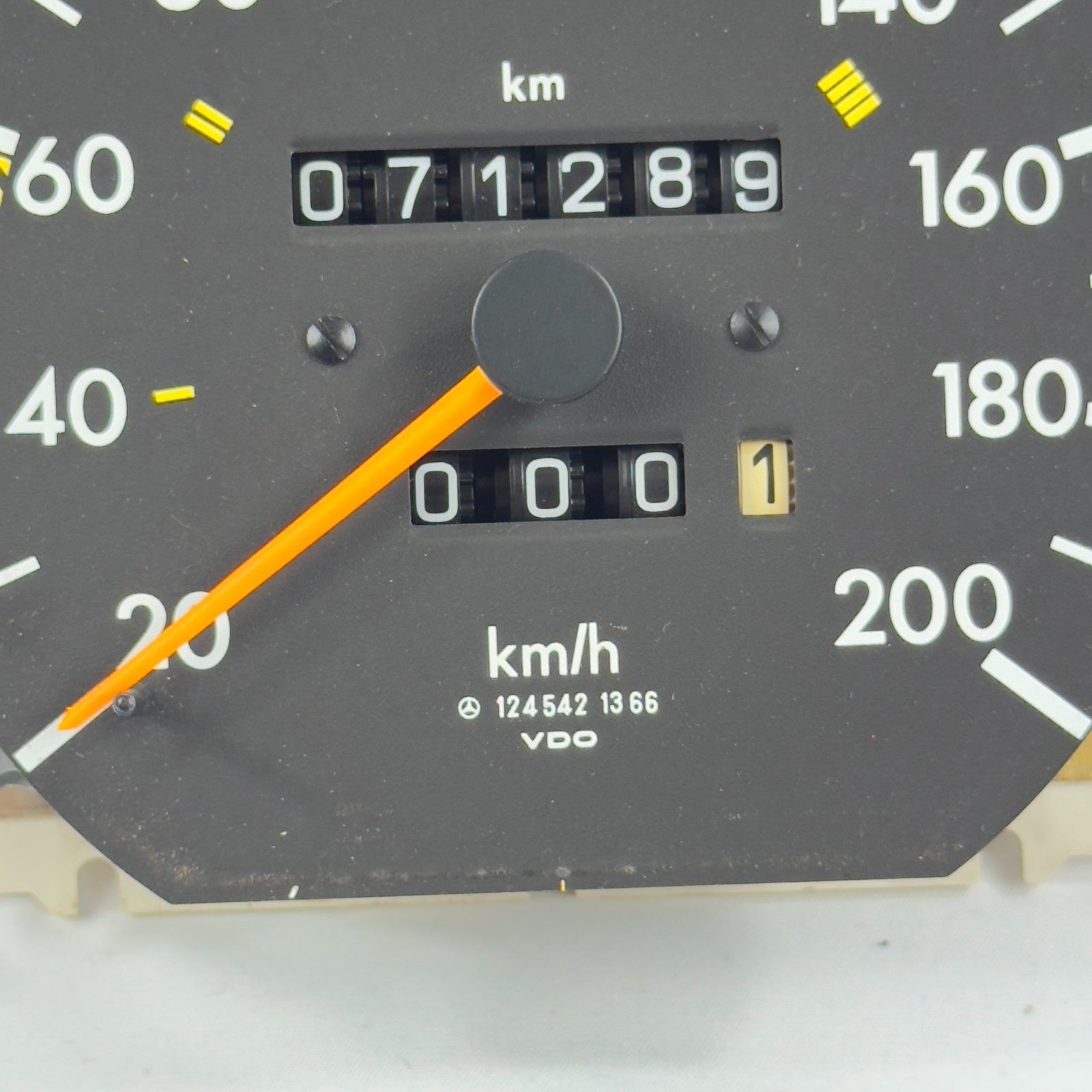 Mercedes W124 C124 S124 Tacho Tachometer 5 Gang 200 kmh VDO 1245421366 – Bild 4