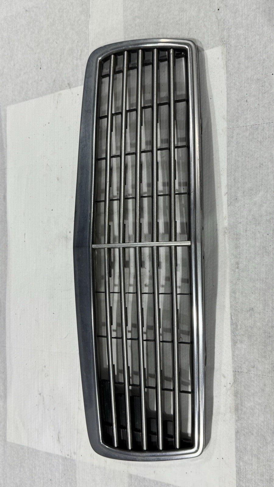 Mercedes E Klasse W210 Kühlergrill Frontgrill Original Elegance 2108800083 – Bild 2