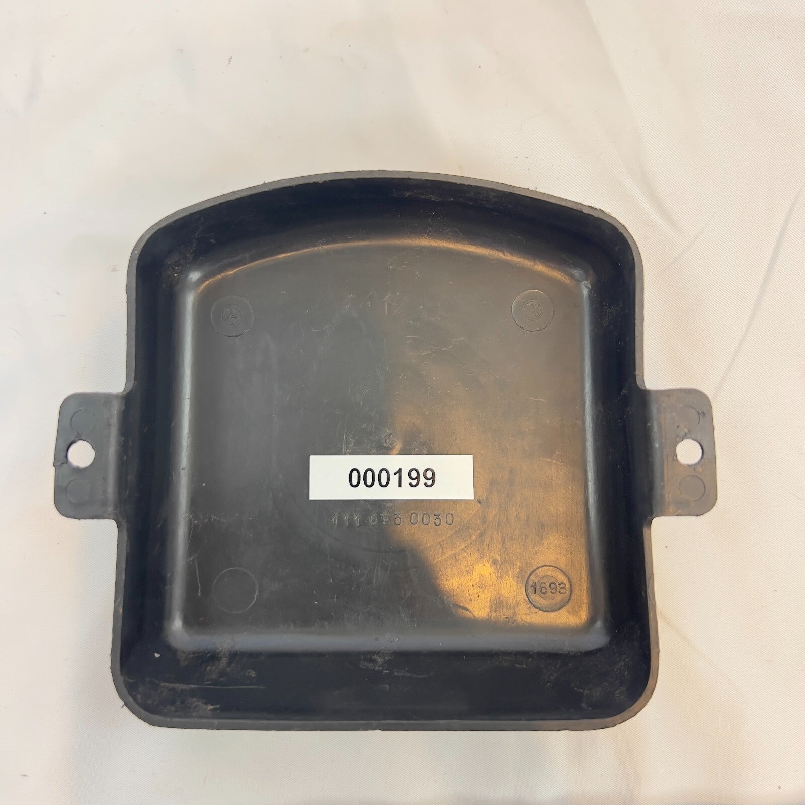 MercedesBenz W111 Abdeckung Differential Gummilager im Kofferraum A1116930030 – Bild 6