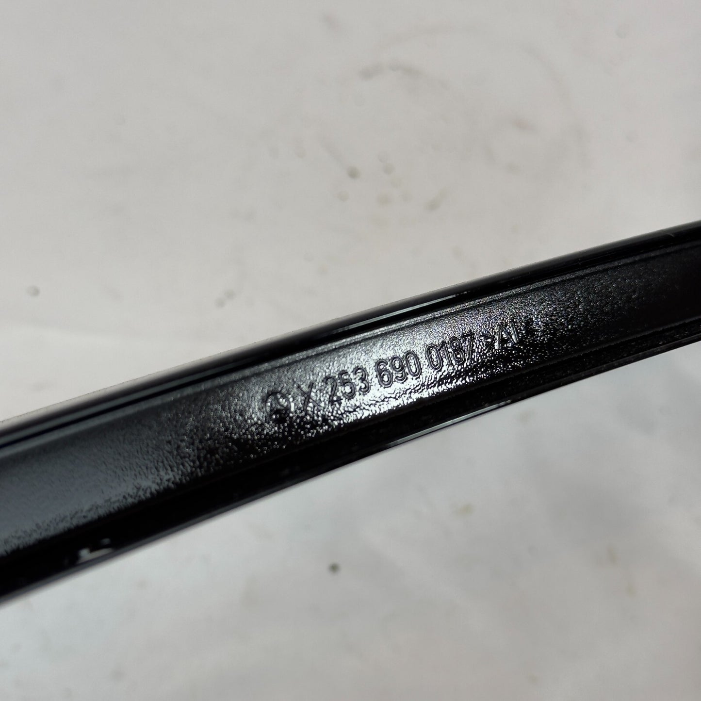 Zierleiste Fondtür BSäule Außen Rechts A2536900187 Mercedes Benz GLC X253 SUV – Bild 6