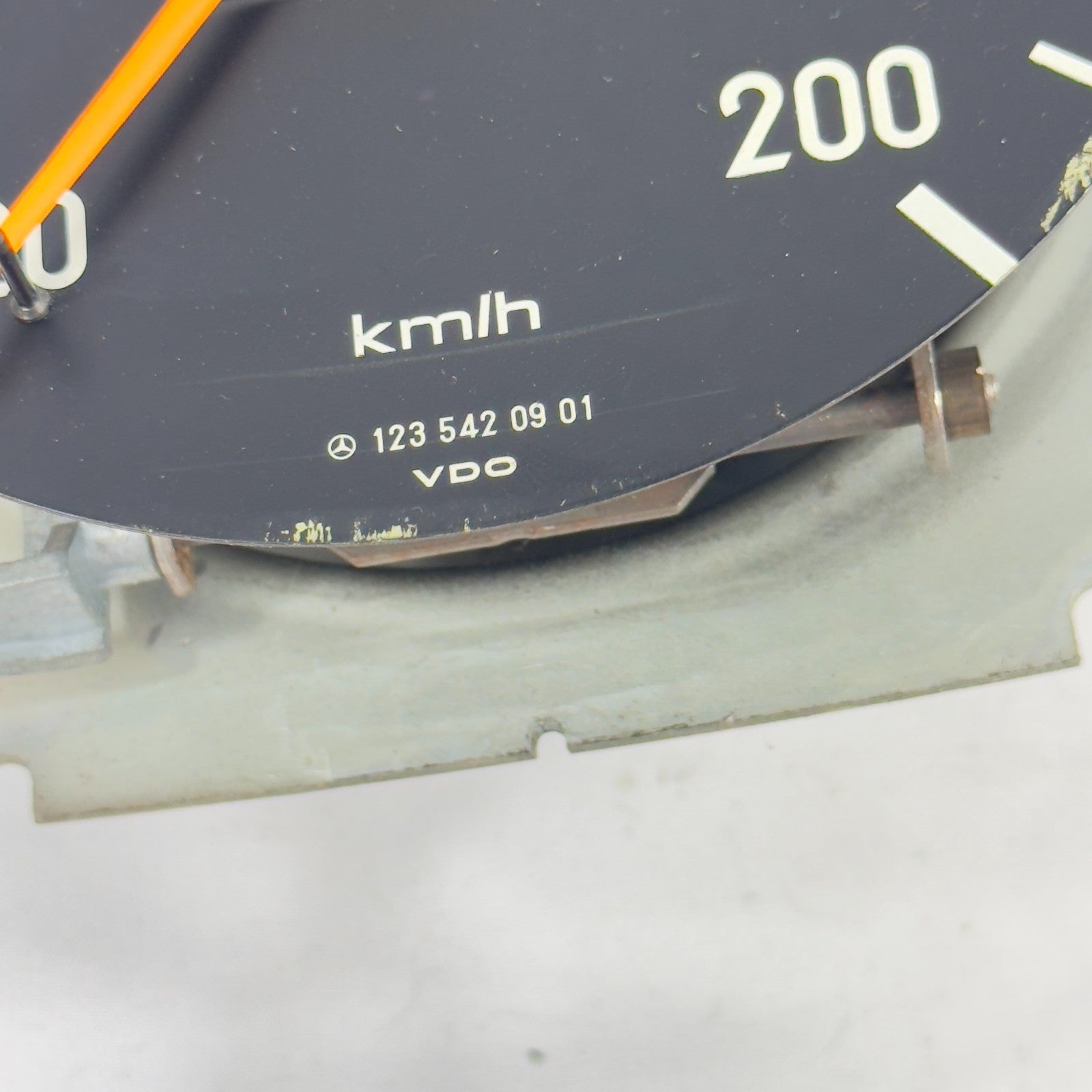 Mercedes W123 Tacho Tachometer Kombiinstrument 4 Gang VDO 200kmh 12354209012