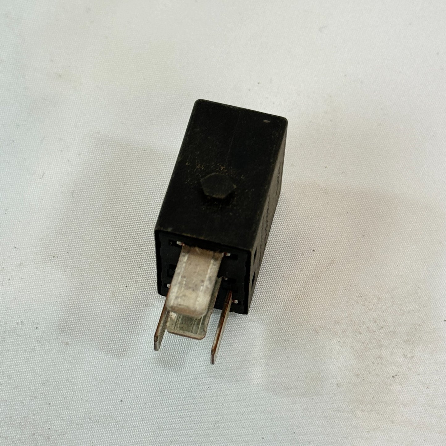 Mercedes-Benz Tyco Relais A0025421119 – Bild 3