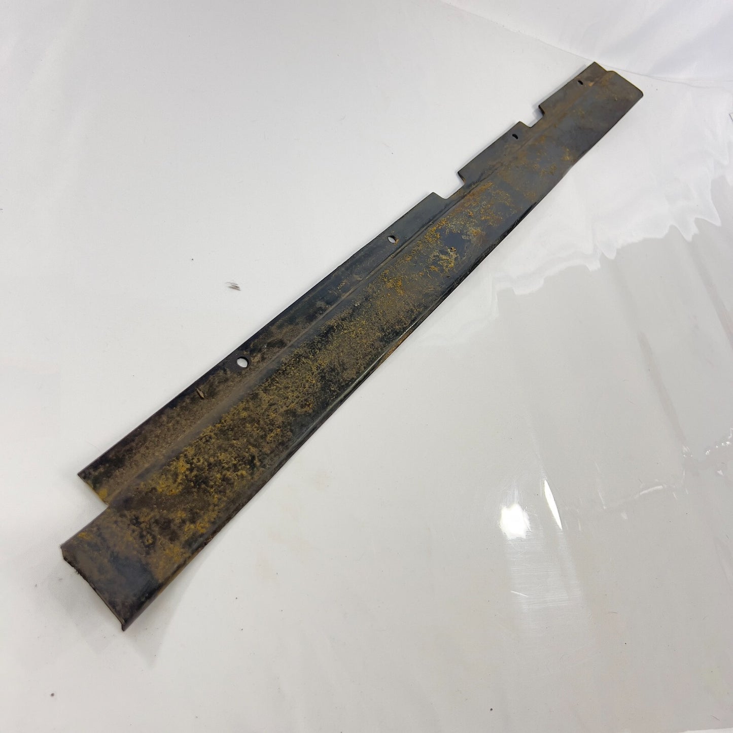 Mercedes Benz Schiene Links Hinten Unten Ausschlag und Verkleidung A1166860136 – Bild 8