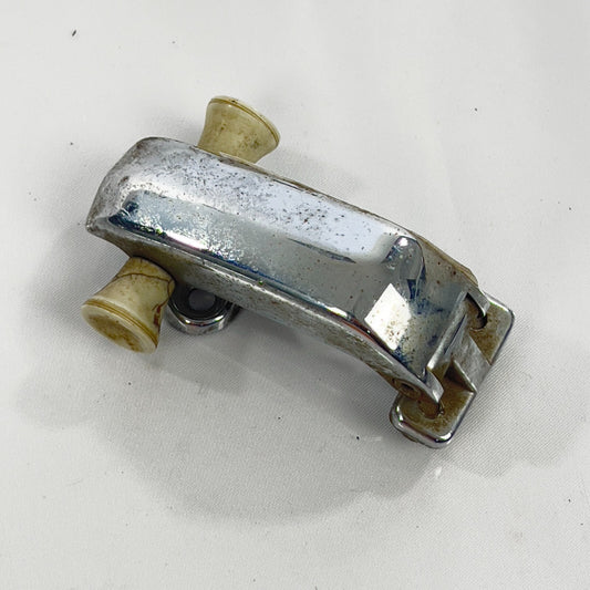 VW T1 Scharnier Seitenfenster 221847081D – Bild 1