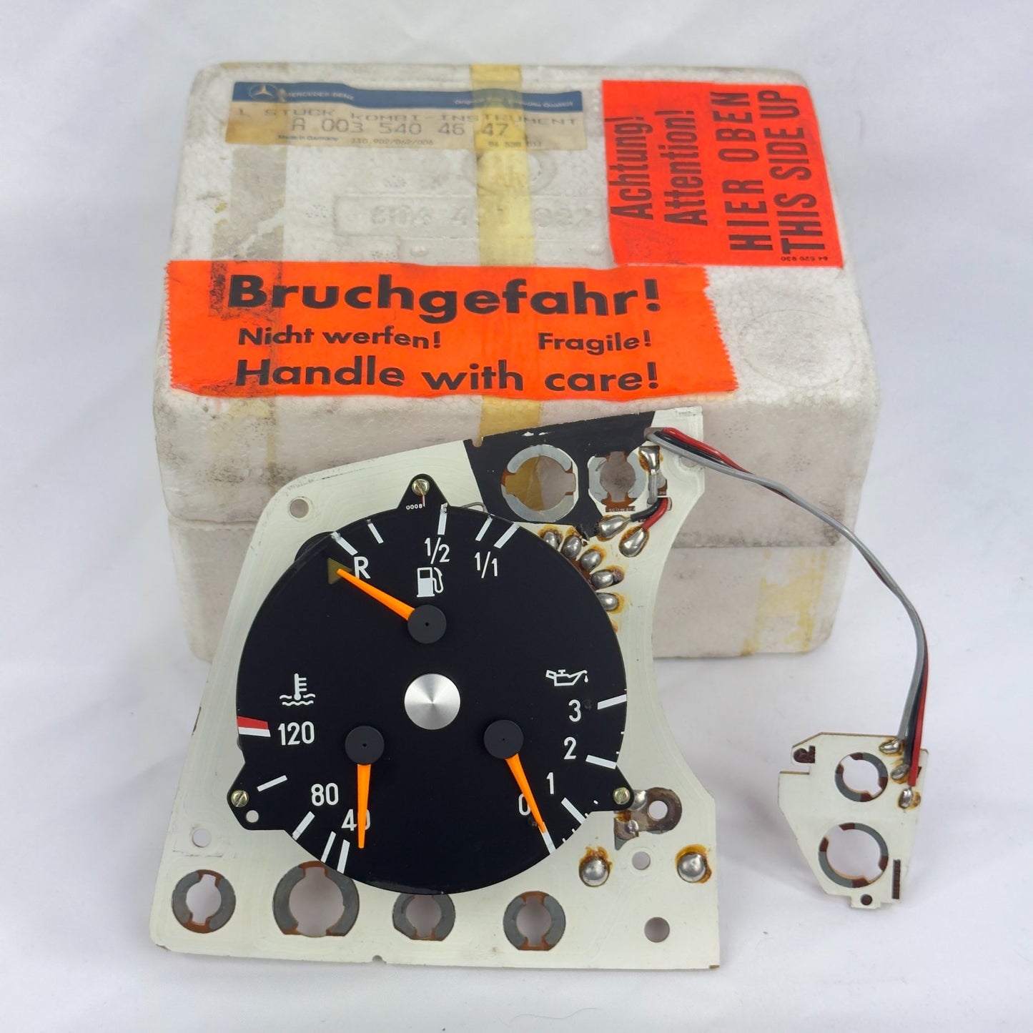 Mercedes W123 Tankanzeige Öldruck Tacho C123 Tacho Kombiinstrument A00354046470