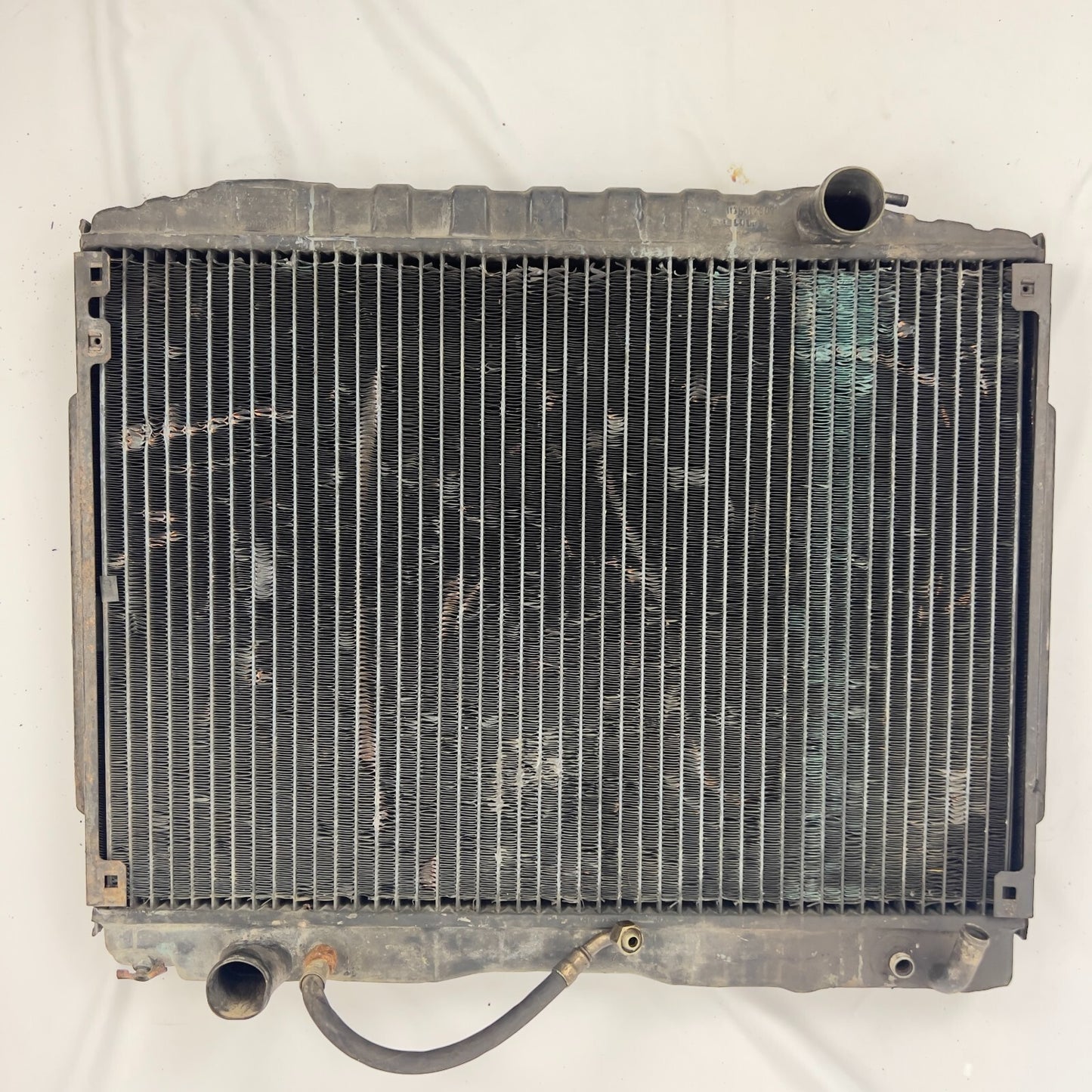 Mercedes Kühler Wasserkühler Behr c390 A1165012601 W116 450SEL 6.9 – Bild 1