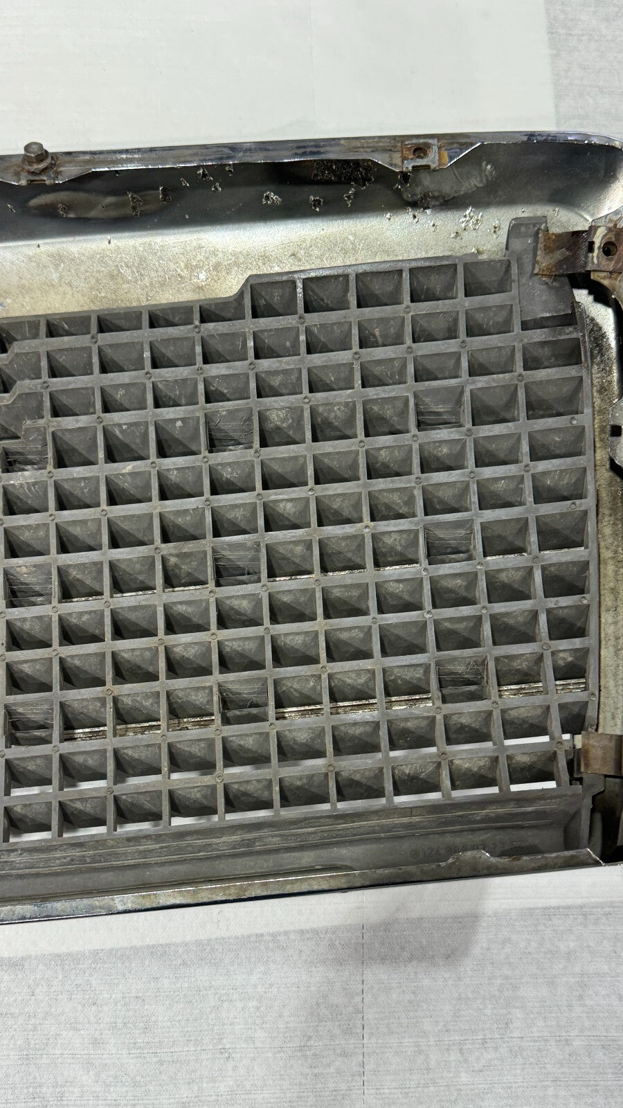 Mercedes Kühlergrill W124 Frontgrill Grill Kühler Original A1248800783 – Bild 14