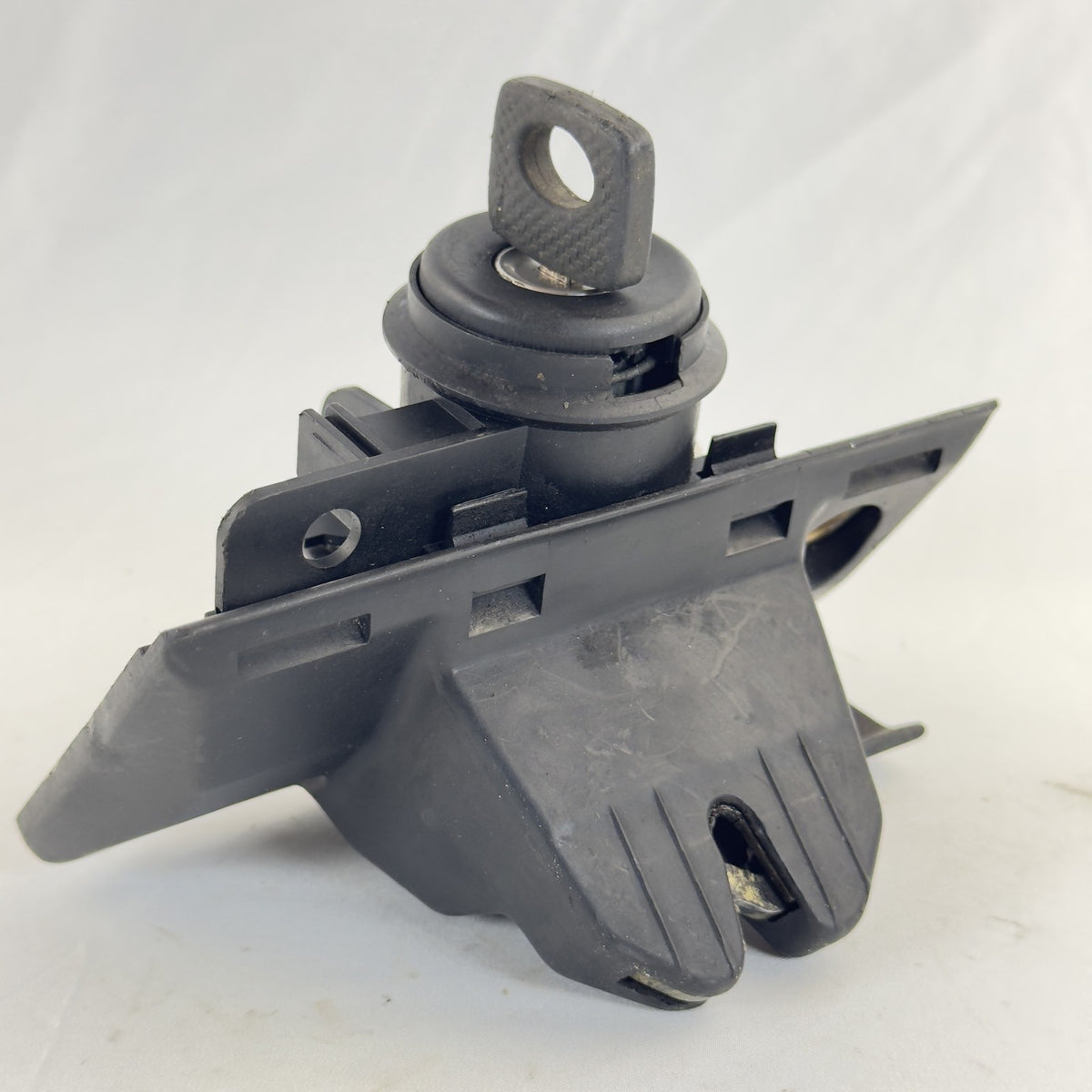 Mercedes W202 W210 Heckdeckelschloss A2107500784 – Bild 2