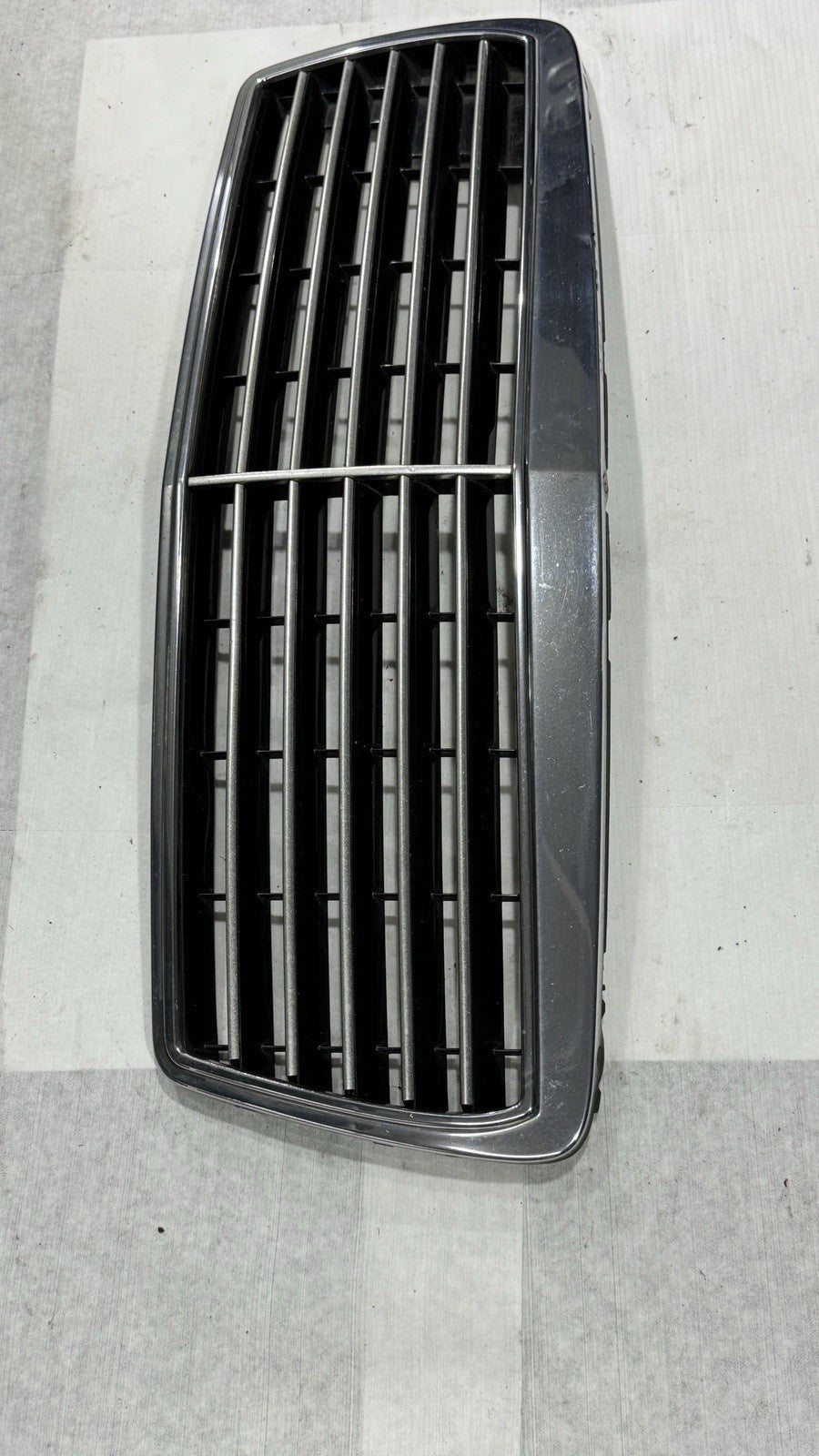 Mercedes E Klasse W210 Kühlergrill Frontgrill Original Elegance 2108800083 – Bild 3