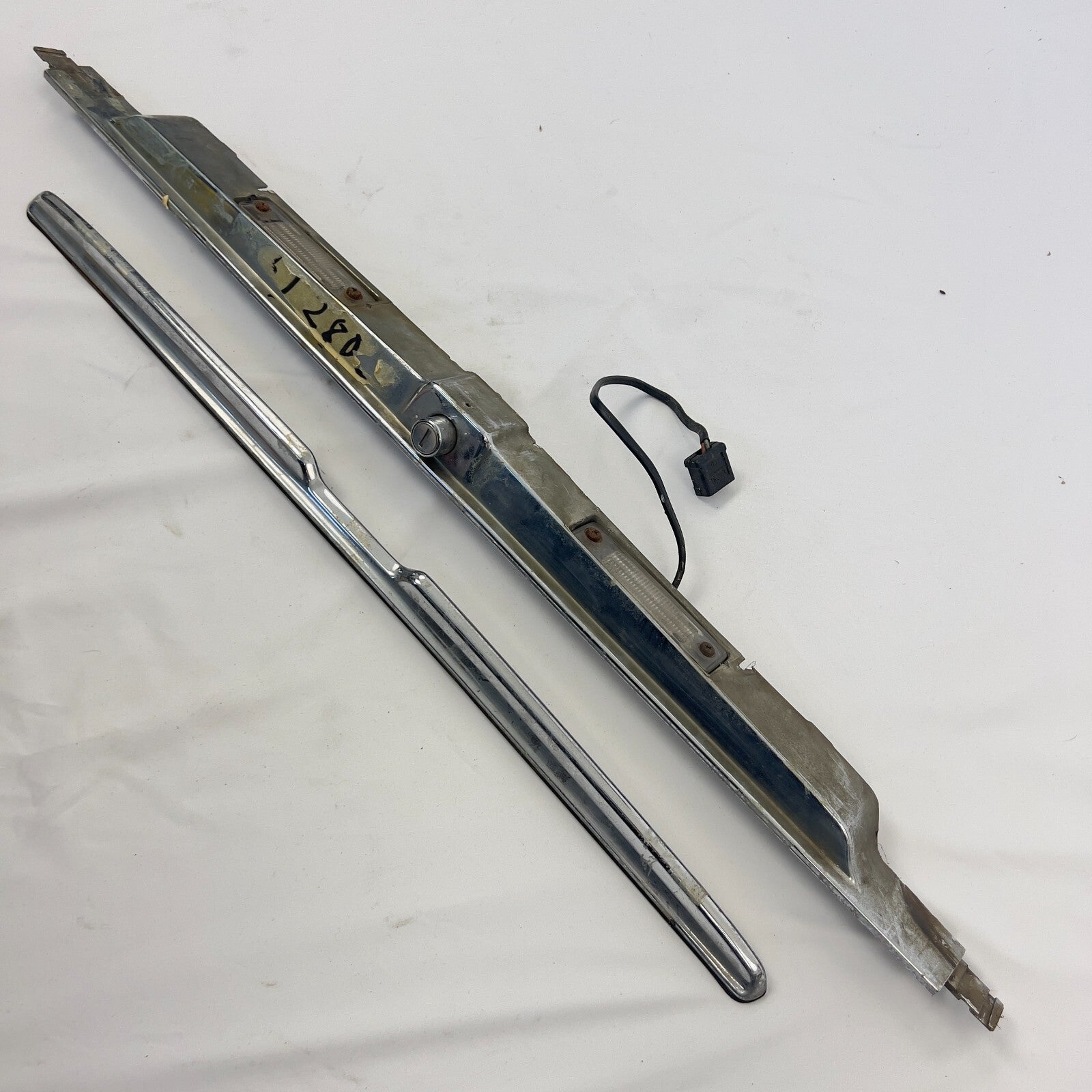 Mercedes Benz Griff Heckdeckel Zierstab Chromblende Heckklappe A1167580002 – Bild 3