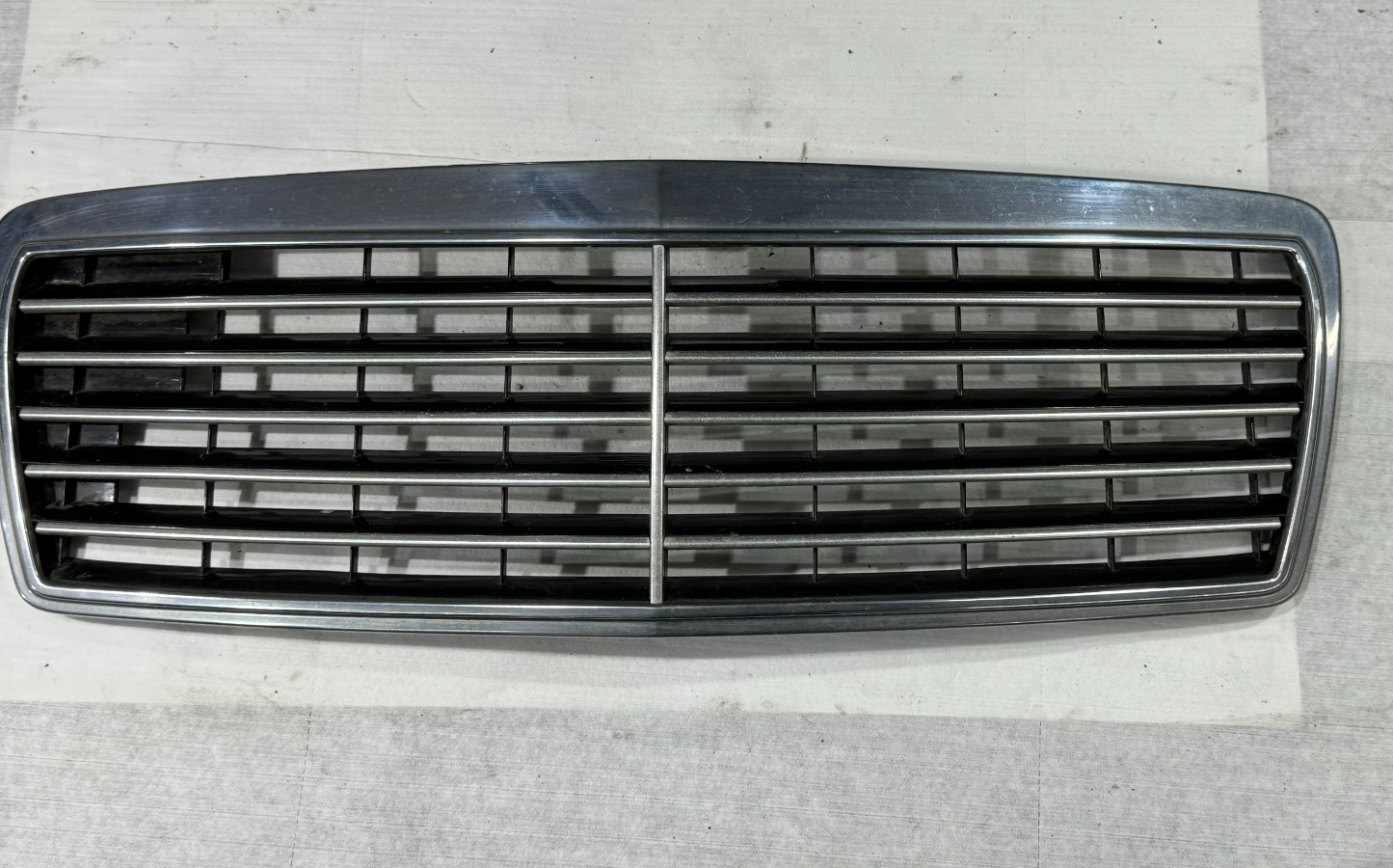 Mercedes Kühlergrill Frontgrill E Klasse W210 Original Elegance 2108800083 – Bild 1