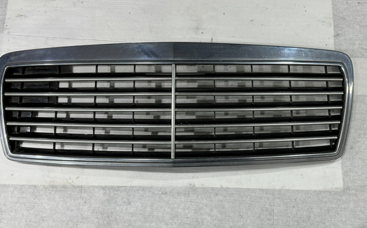 W210 E-Klasse Kühlergrill Elegance A2108800083 – Bild 1