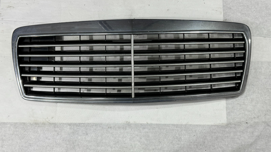W210 E-Klasse Kühlergrill Elegance A2108800083 – Bild 1