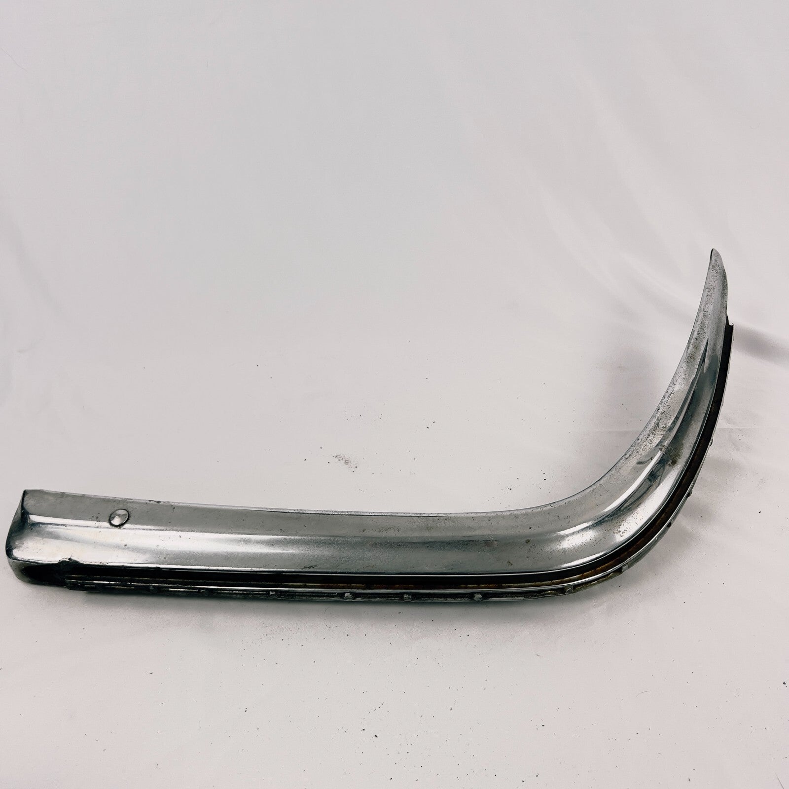 MercedesBenz Stossfanger Links für SEKlasse 116 Oldtimer Rarität A1168800170 – Bild 1