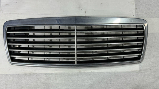 W210 E-Klasse Kühlergrill Elegance A2108800083 (2) – Bild 1