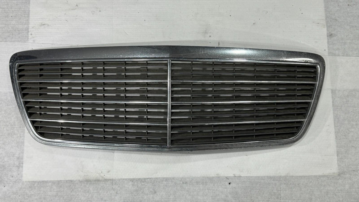 Mercedes E Klasse W210 Kühlergrill Frontgrill Original Avantgarde 2108800483 – Bild 1