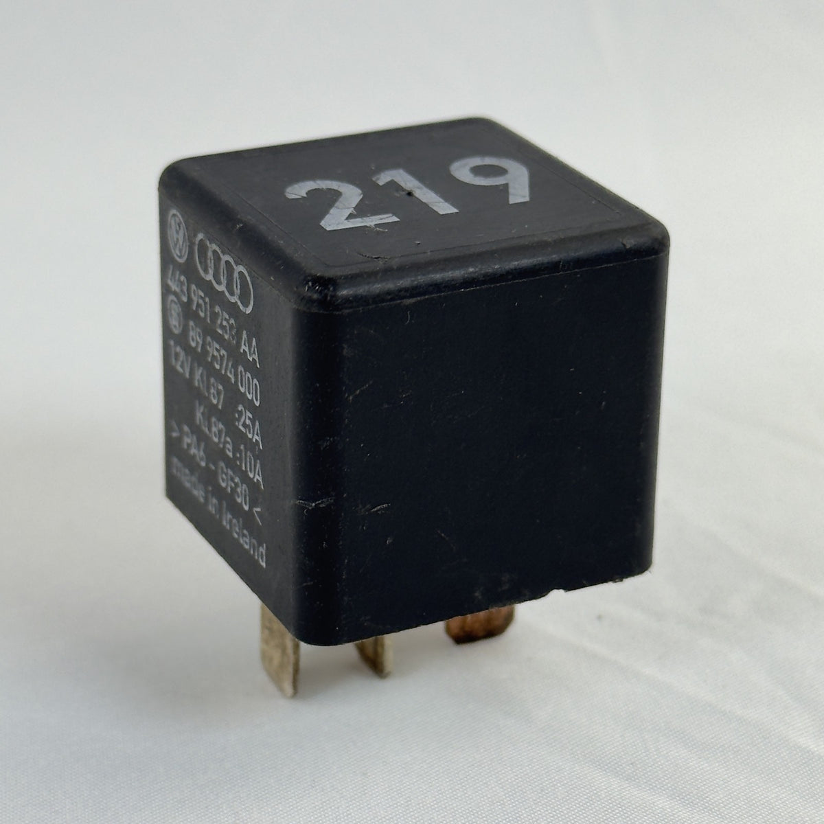 Audi Relais 219 443951253AA Stromversorgung – Bild 3