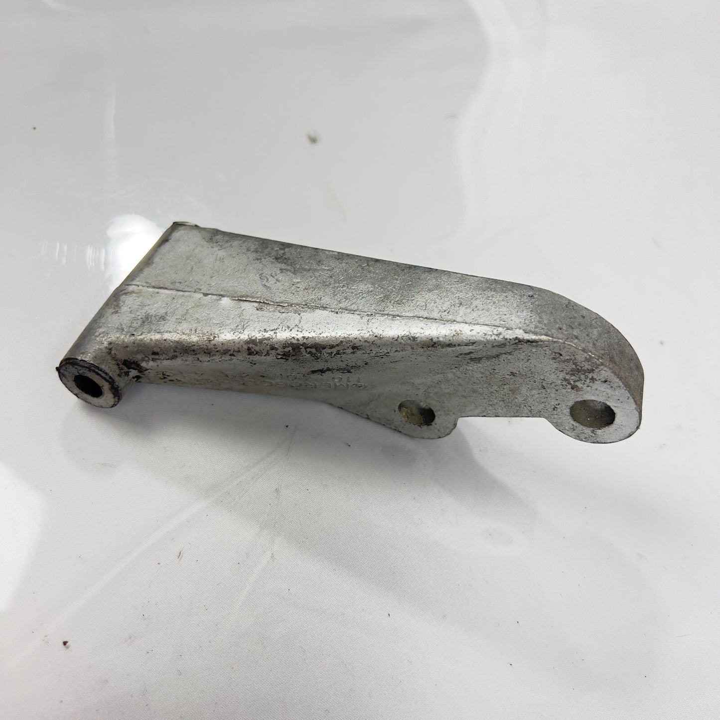 Mercedes Benz Halterung Halter Träger für W123 W110 A1104662941 – Bild 8