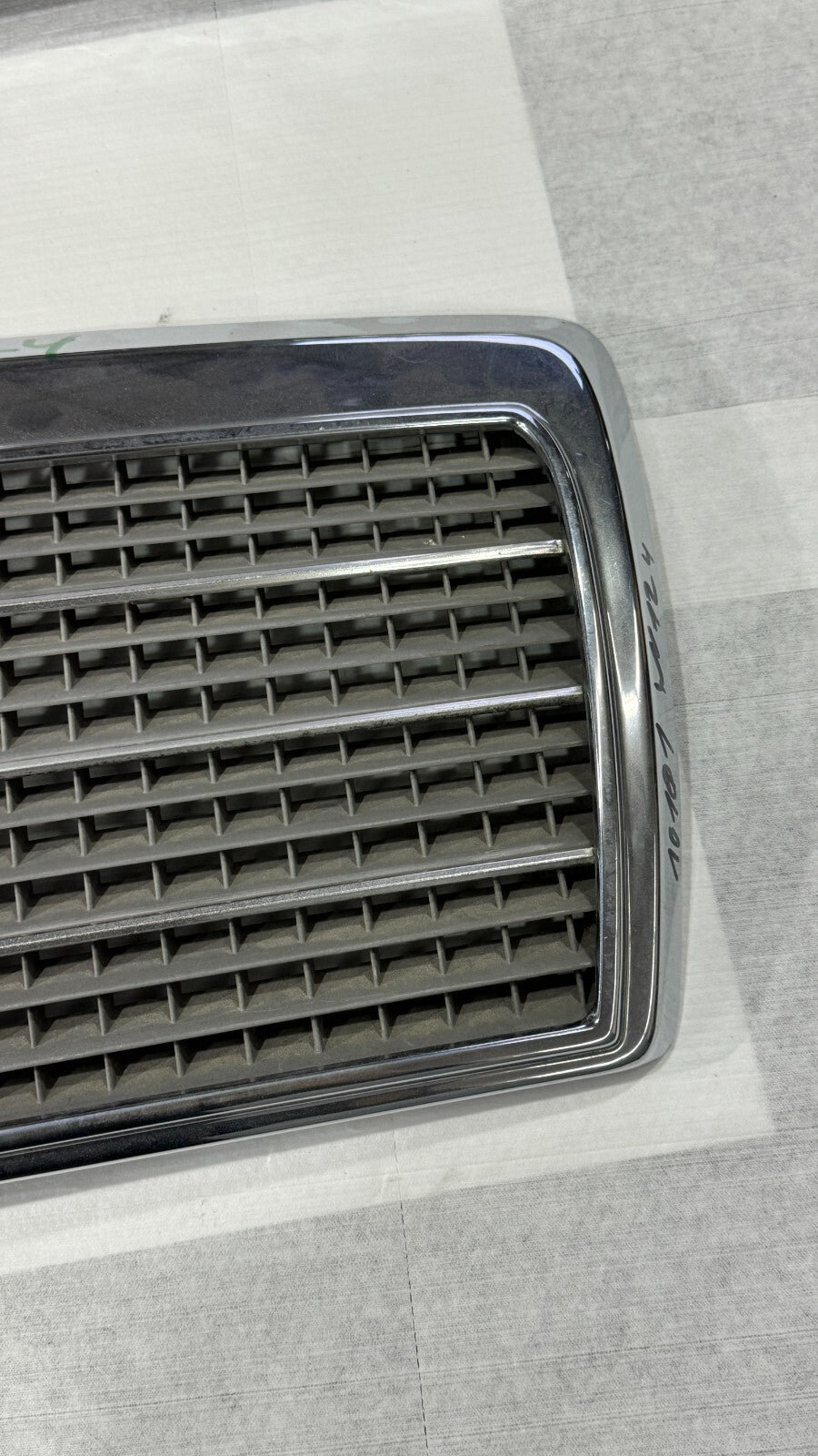 Mercedes Kühlergrill W124 Frontgrill Grill Kühler Original A1248800783 – Bild 7