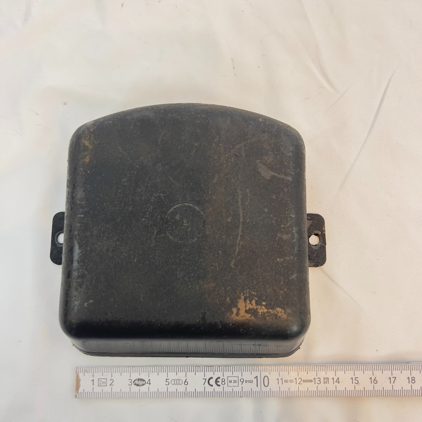 MercedesBenz W111 Abdeckung Differential Gummilager im Kofferraum A1116930030 – Bild 3