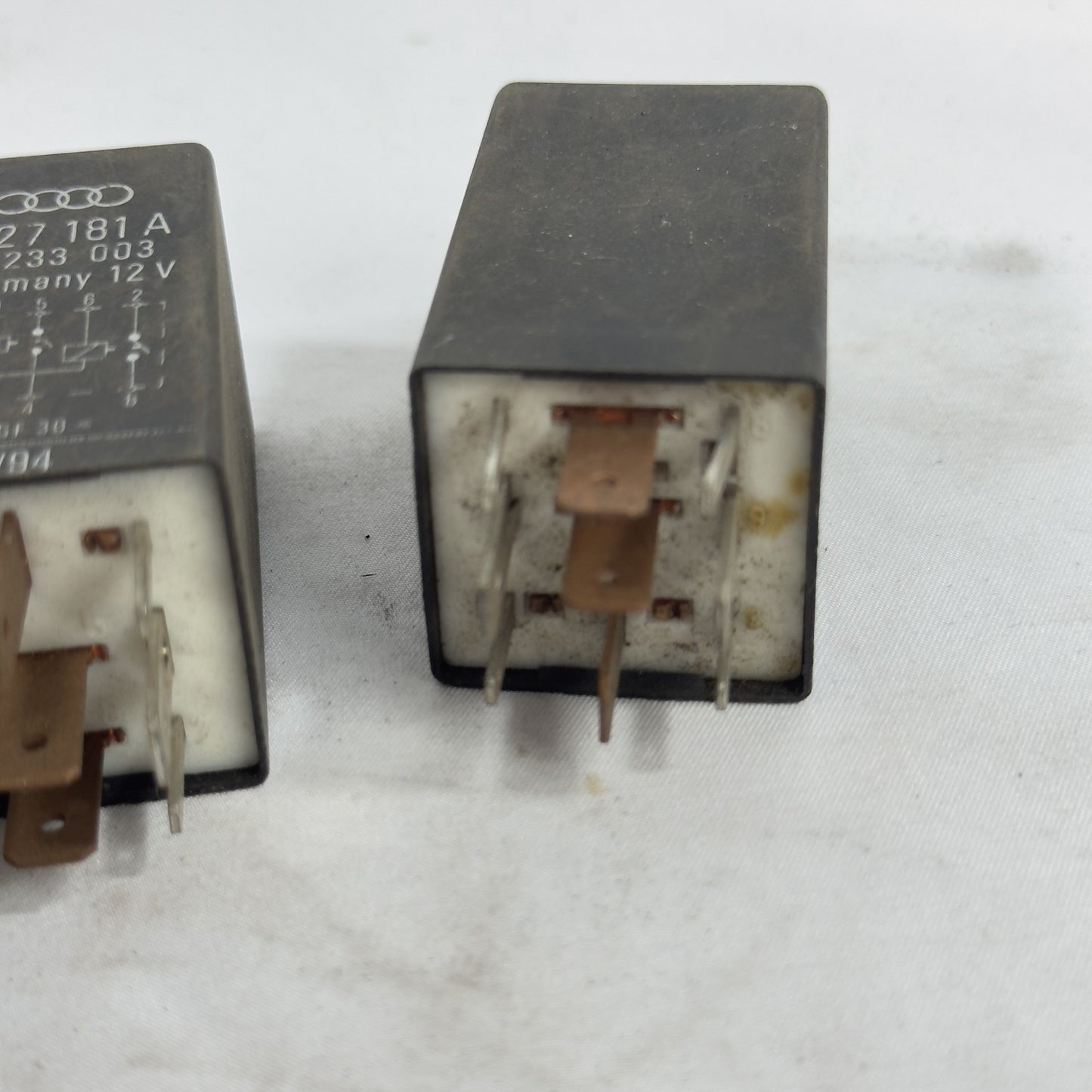 VW Audi Relais 150 3A0927181A 12V Passat original – Bild 3