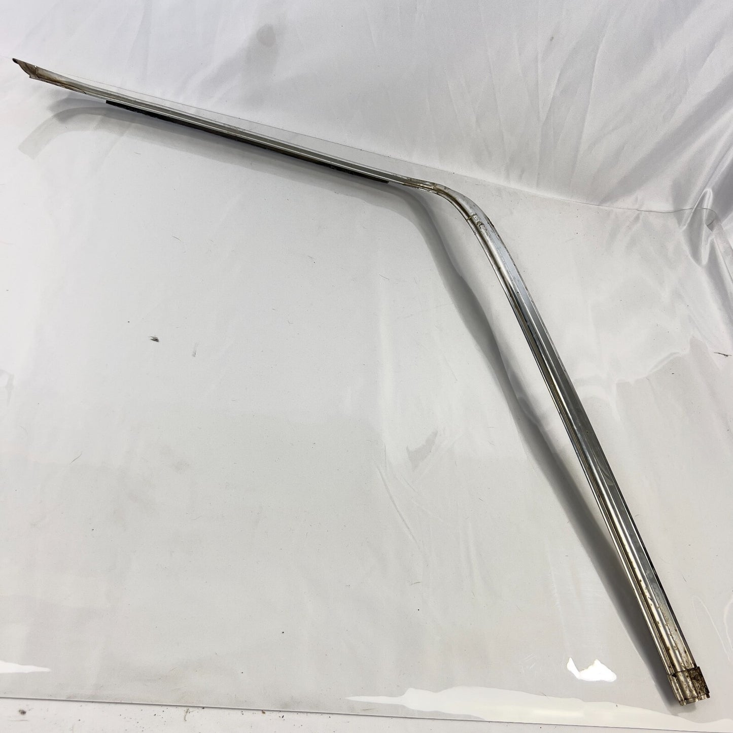 Mercedes Benz Heckscheibe Zierrahmen Rechts Hinten Rahmen Fenster A1166780430 – Bild 5