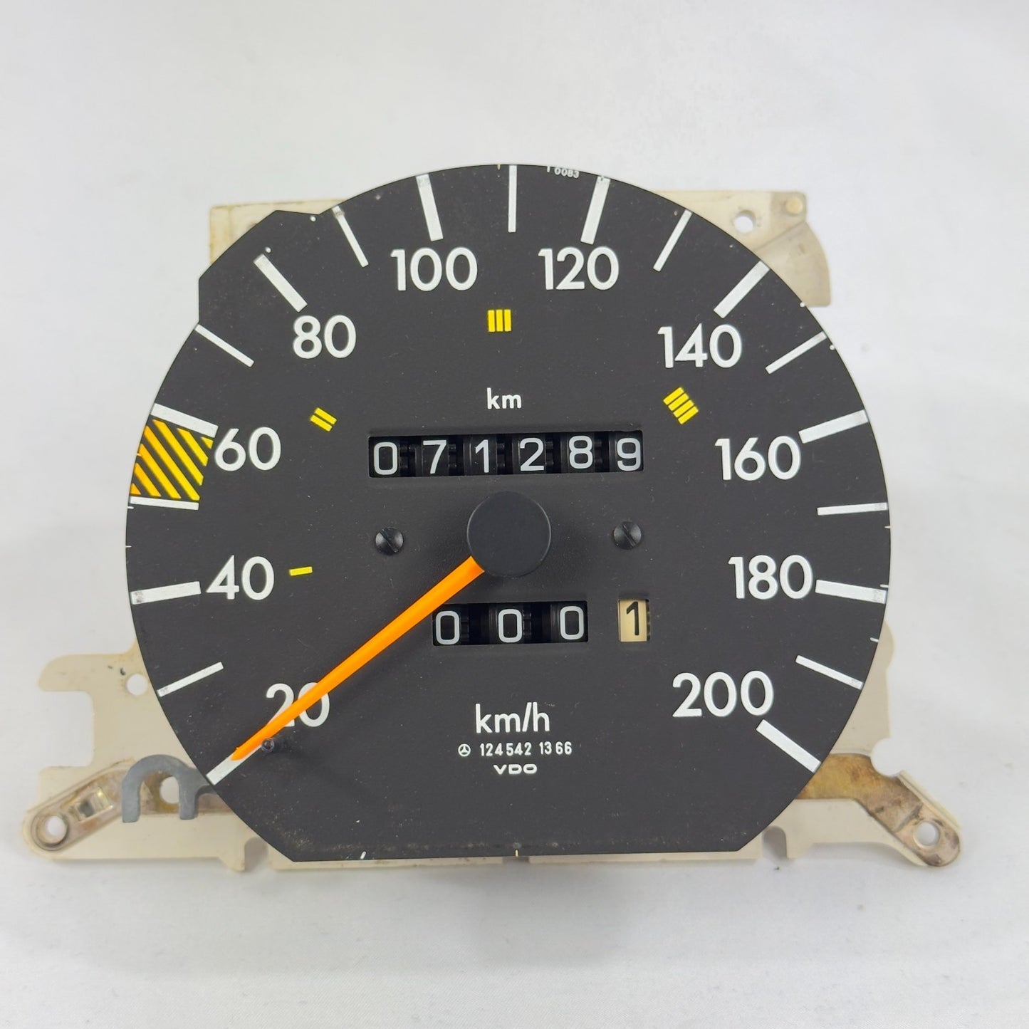 Mercedes W124 C124 S124 Tacho Tachometer 5 Gang 200 kmh VDO 1245421366 – Bild 1