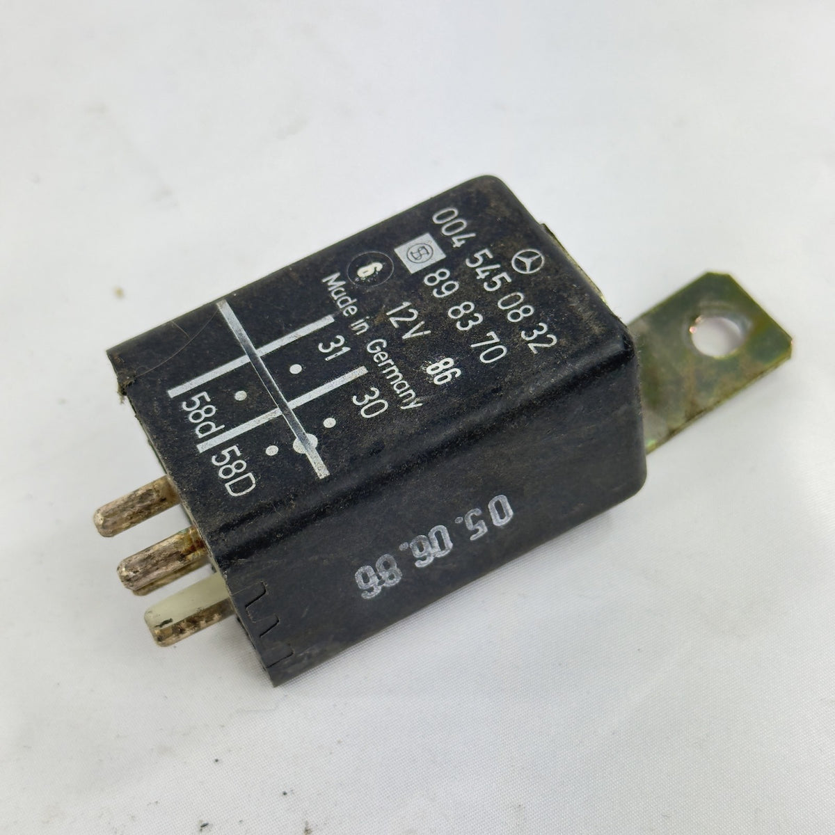Mercedes Lichtkontroll-Relais 12V 0045450832 Hella – Bild 1