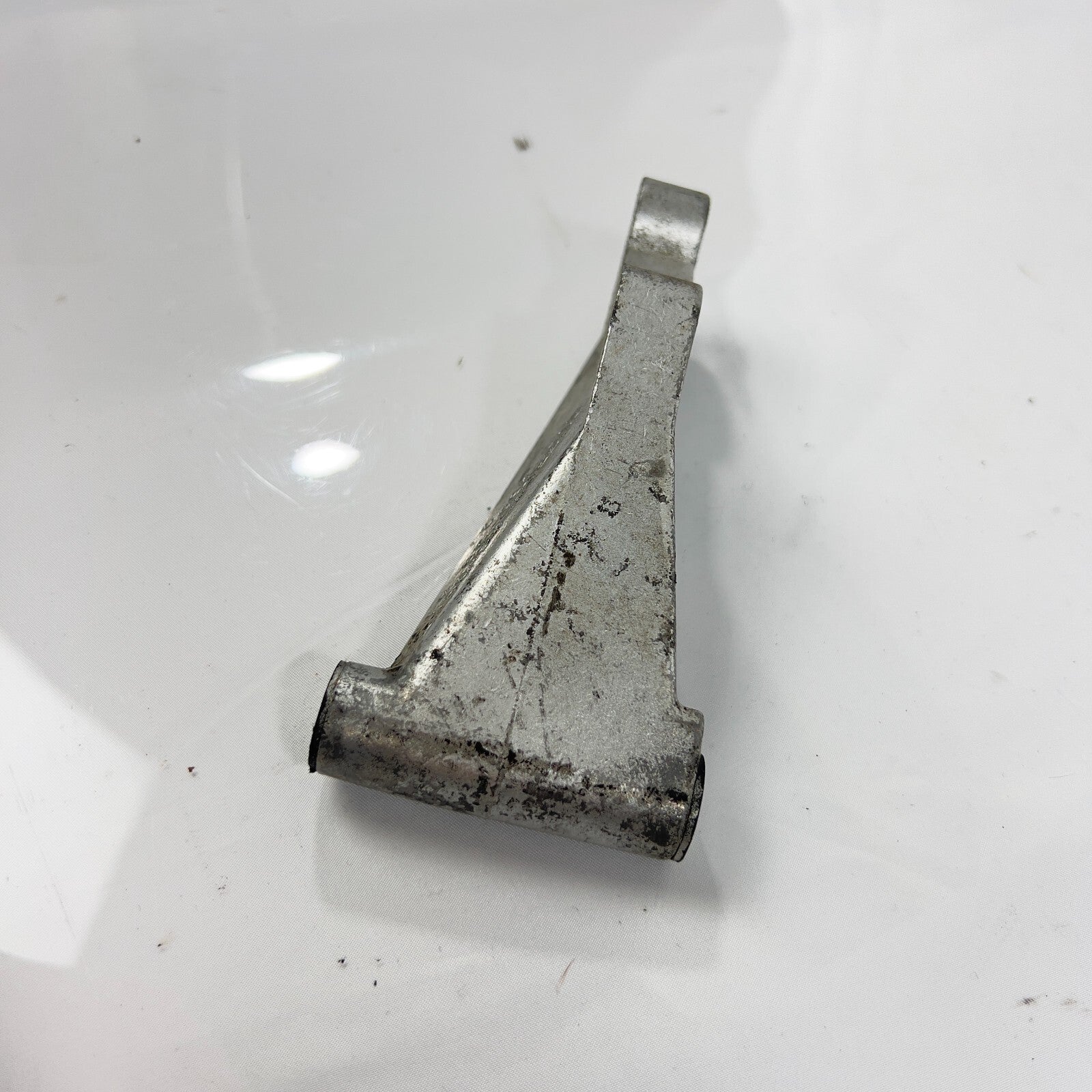 Mercedes Benz Halterung Halter Träger für W123 W110 A1104662941 – Bild 4