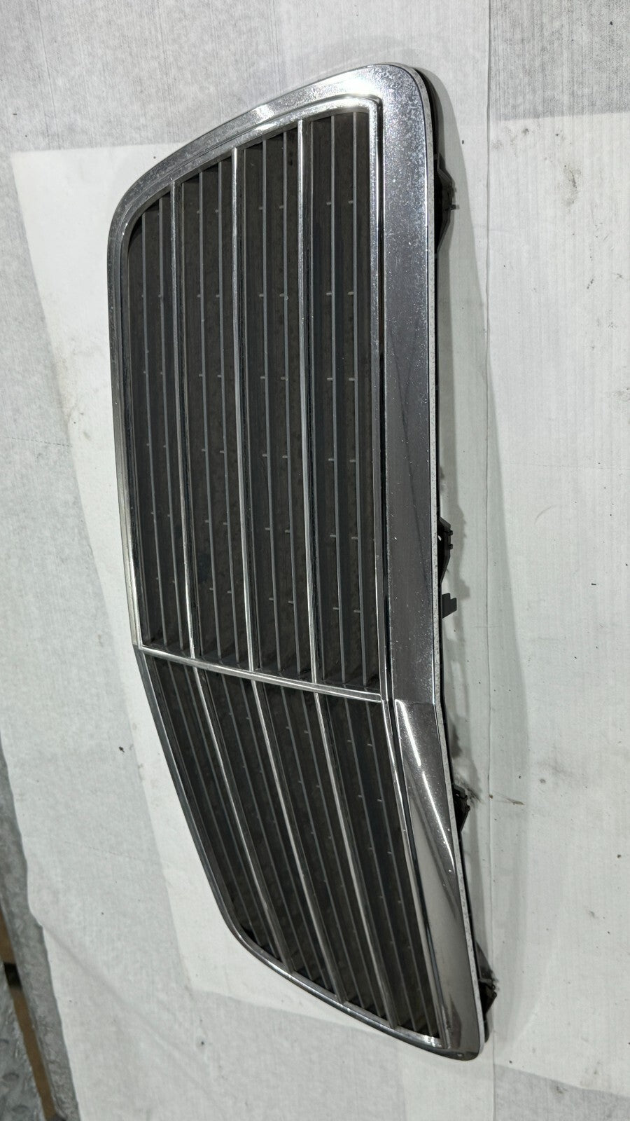 Mercedes E Klasse W210 Kühlergrill Frontgrill Original Avantgarde 2108800483 – Bild 3